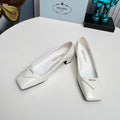 PRADA 26S SQUARE TOE PUMPS BLOCK HEEL 40MM IN WHITE PATENT CALFSKIN WITH LOGO