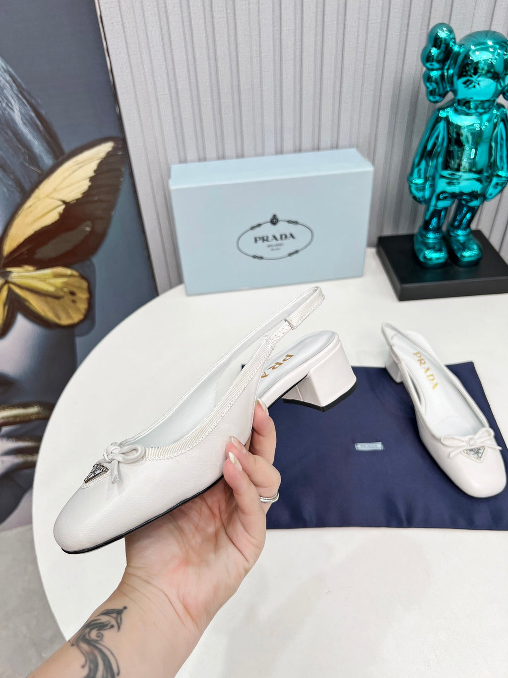 PRADA 26S ROUND TOE SLINGBACK PUMPS 40MM IN WHITE CALFSKIN WITH BOW
