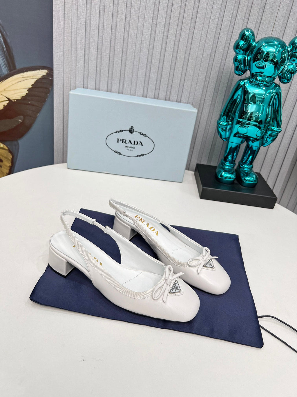 PRADA 26S ROUND TOE SLINGBACK PUMPS 40MM IN WHITE CALFSKIN WITH BOW