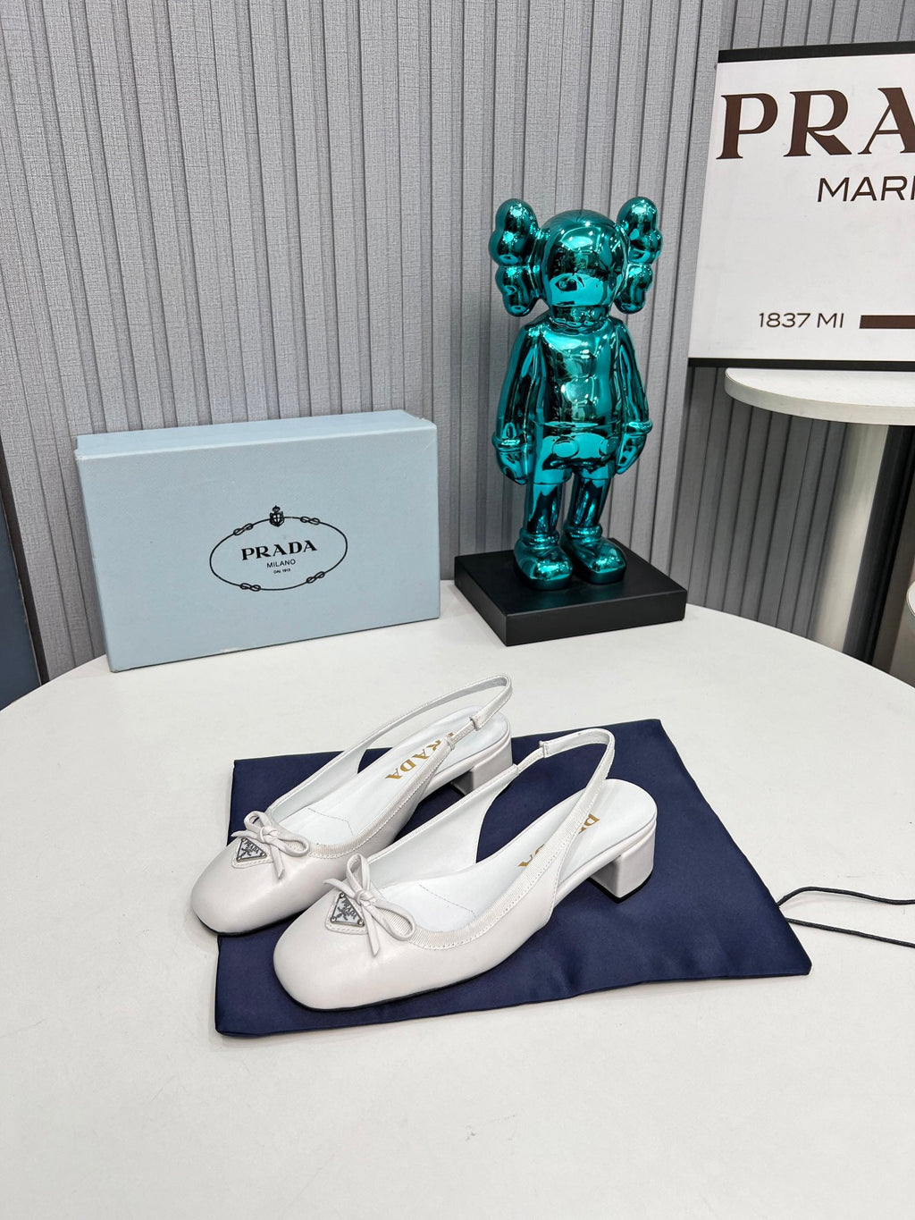PRADA 26S ROUND TOE SLINGBACK PUMPS 40MM IN WHITE CALFSKIN WITH BOW