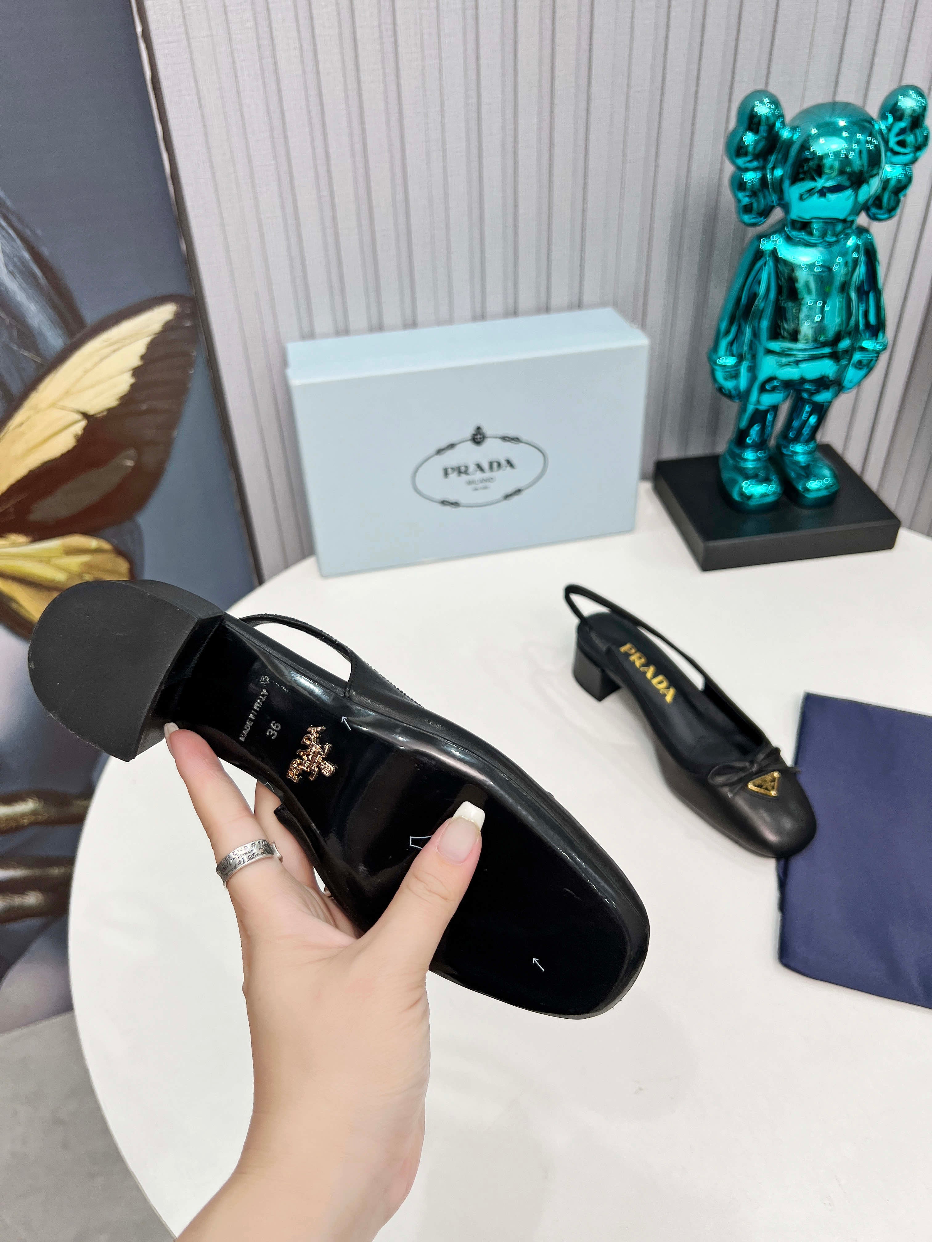 PRADA 26S ROUND TOE SLINGBACK PUMPS 40MM IN BLACK CALFSKIN WITH BOW