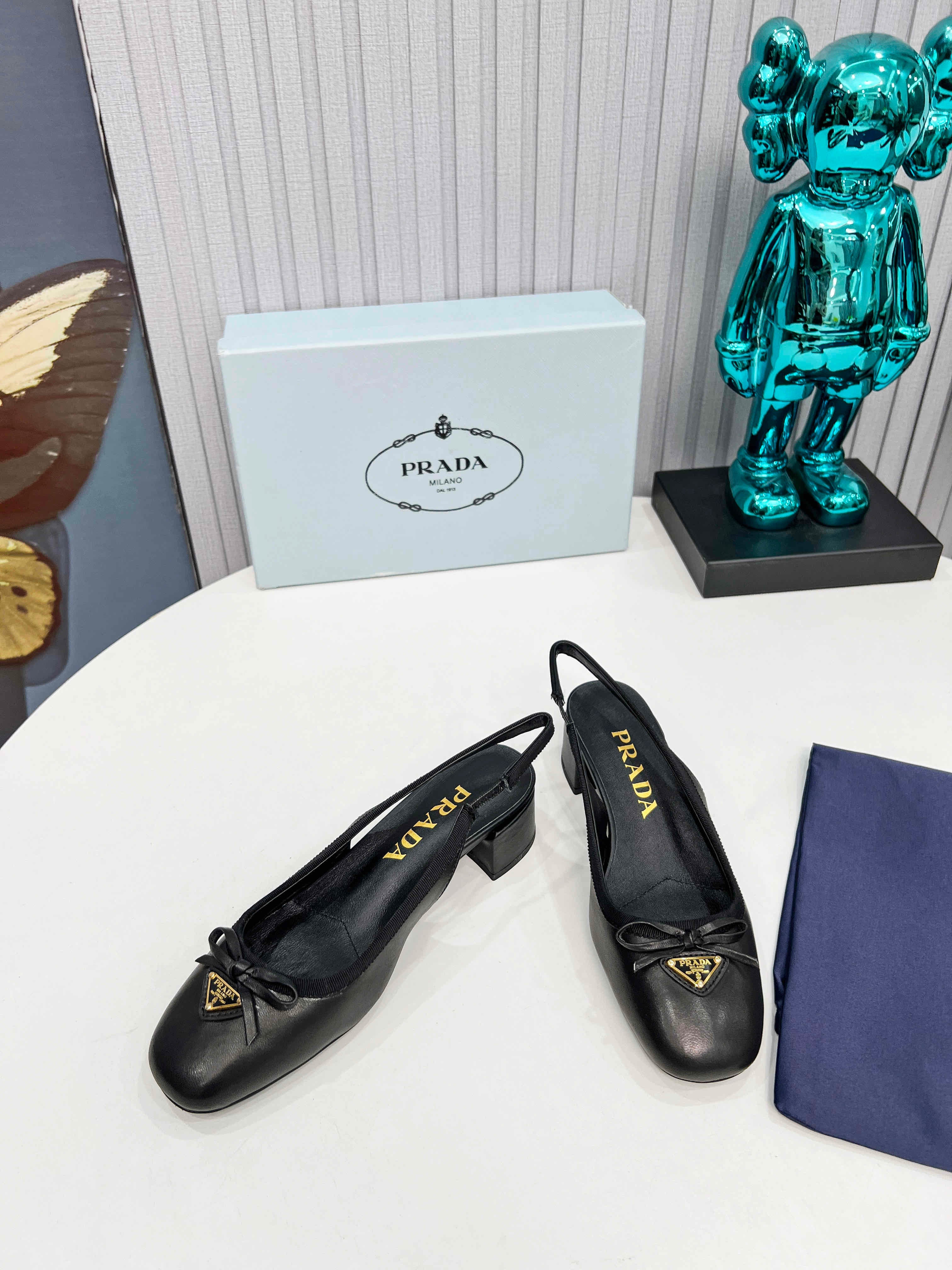 PRADA 26S ROUND TOE SLINGBACK PUMPS 40MM IN BLACK CALFSKIN WITH BOW