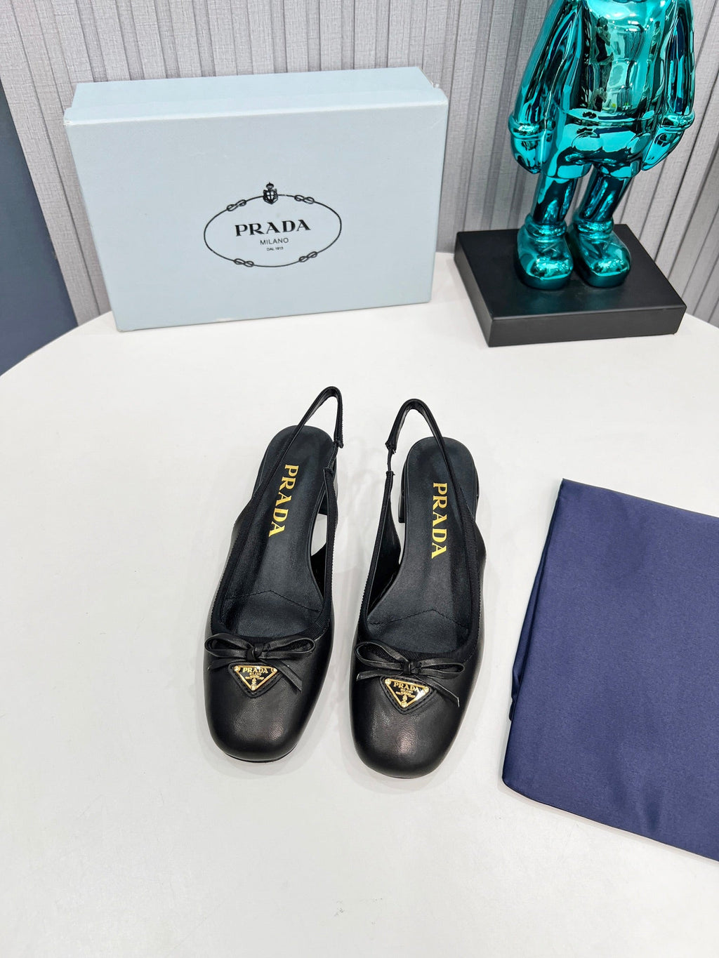 PRADA 26S ROUND TOE SLINGBACK PUMPS 40MM IN BLACK CALFSKIN WITH BOW