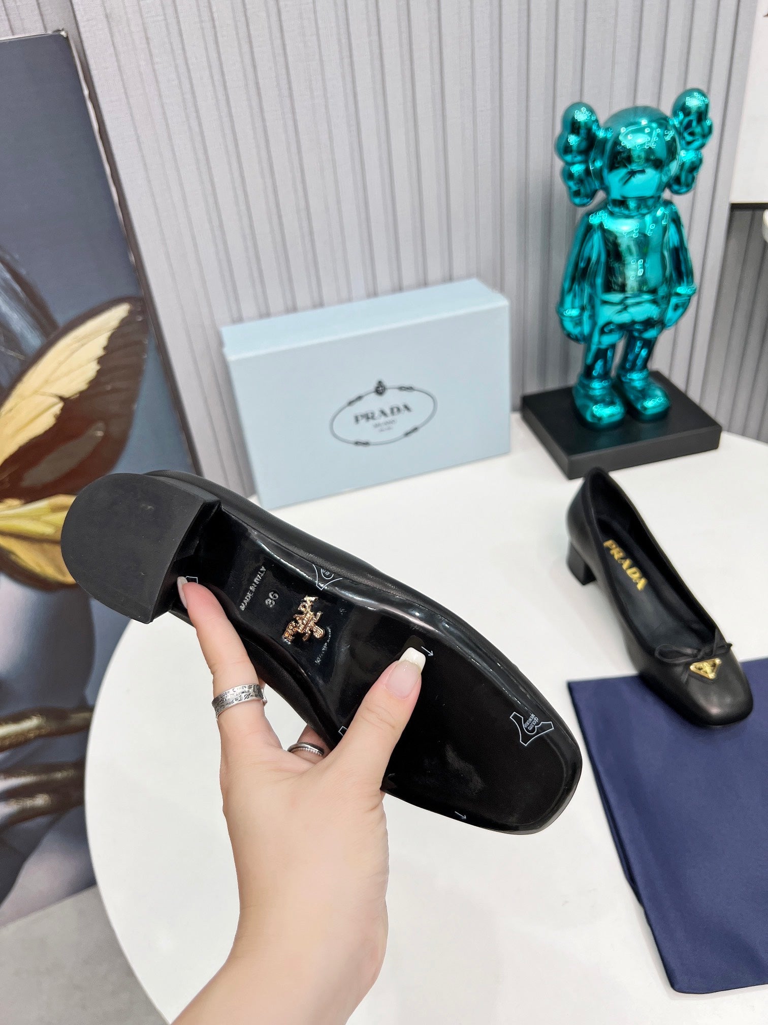 PRADA 26S ROUND TOE PUMPS BLOCK HEEL 40MM IN BLACK CALFSKIN WITH BOW