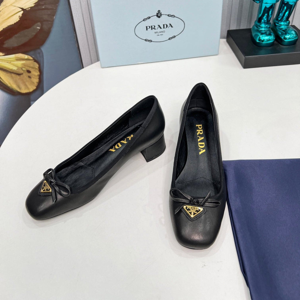 PRADA 26S ROUND TOE PUMPS BLOCK HEEL 40MM IN BLACK CALFSKIN WITH BOW