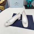 PRADA 26S ROUND TOE PUMPS BLOCK HEEL 40MM IN WHITE CALFSKIN WITH BOW