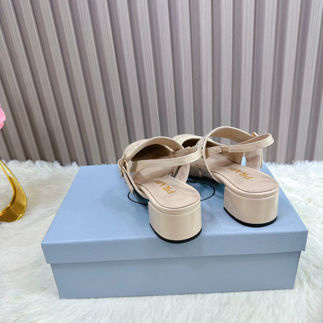 PRADA 26S SQUARE TOE STUDDED SLINGBACK BLOCK HEEL 40MM IN BEIGE PATENT CALFSKIN