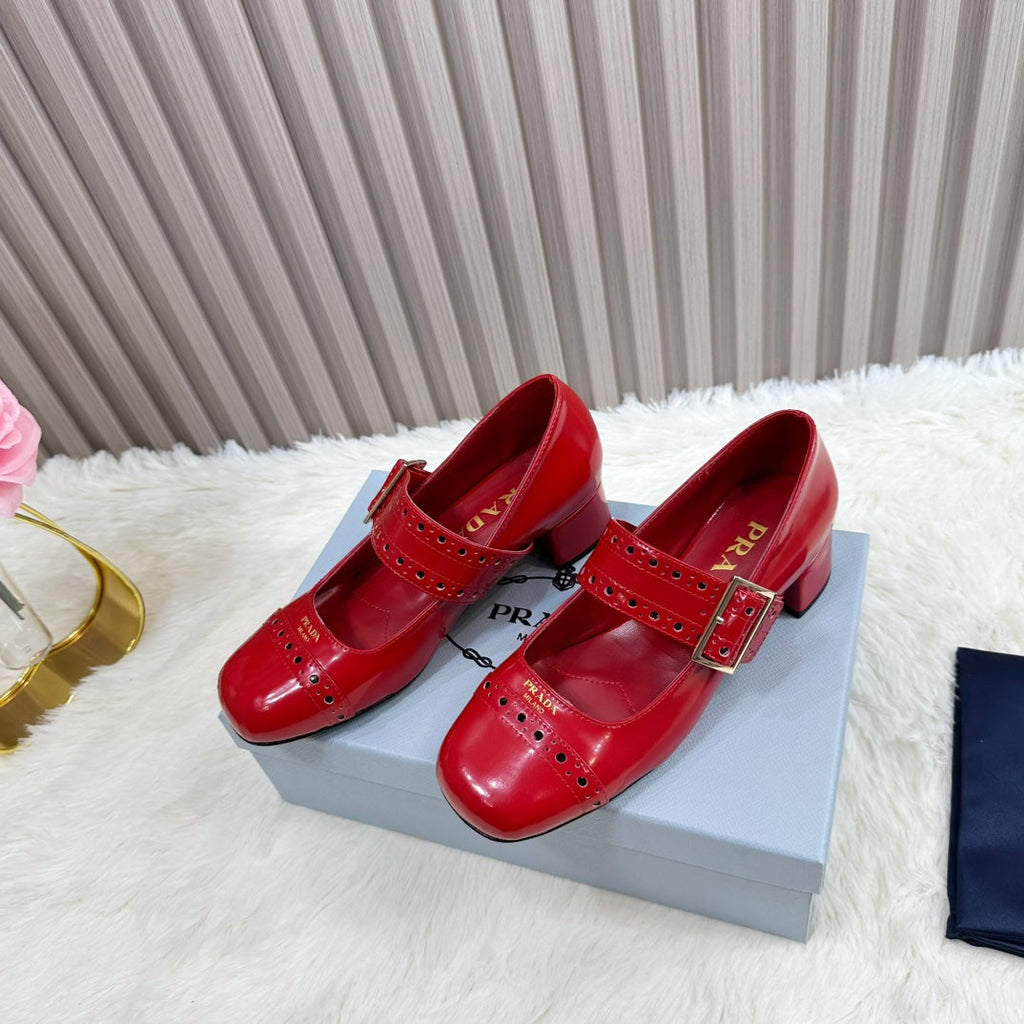PRADA 26S ROUND TOE MARY JANE 40MM IN RED PATENT CALFSKIN WITH STUD DETAIL