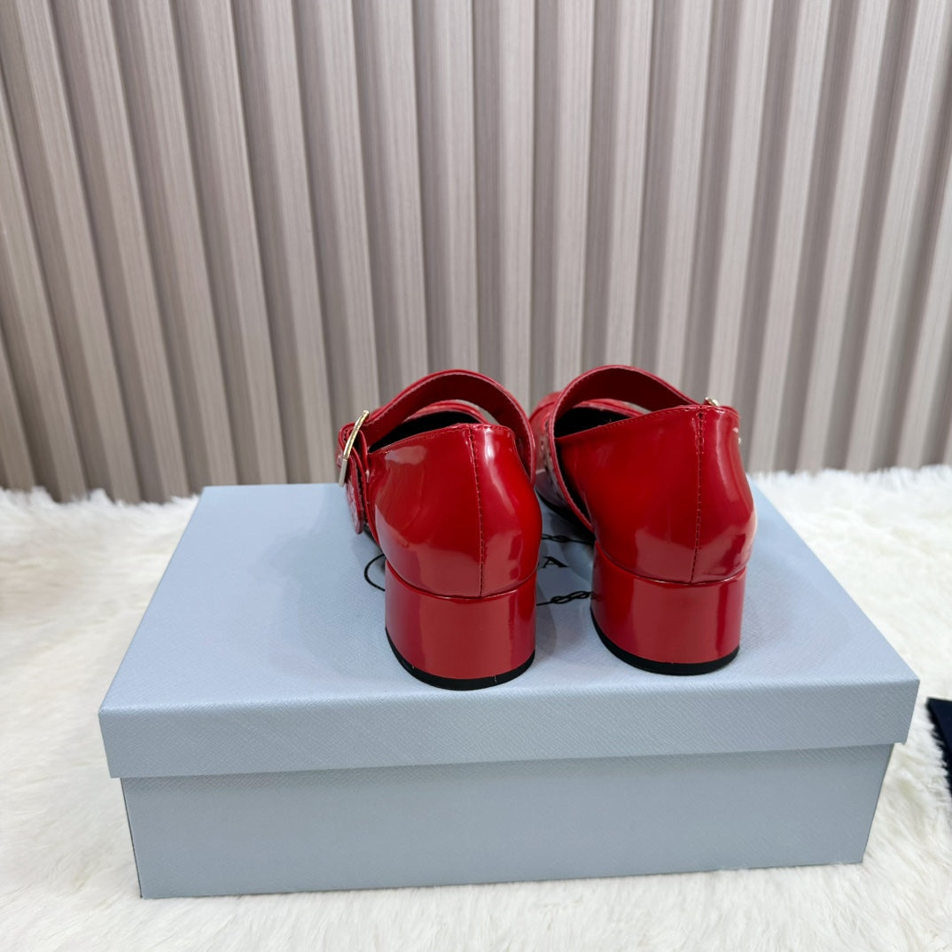 PRADA 26S ROUND TOE MARY JANE 40MM IN RED PATENT CALFSKIN WITH STUD DETAIL