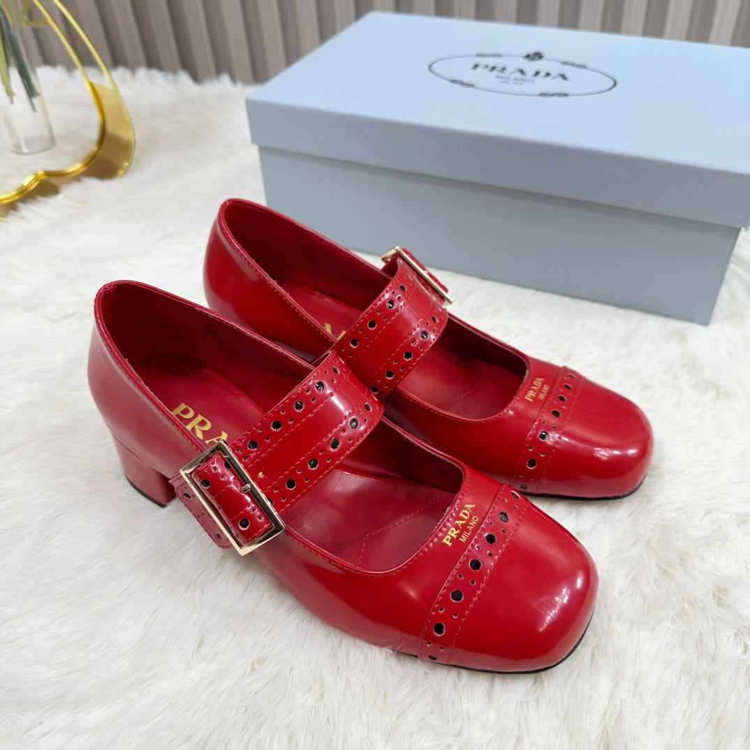 PRADA 26S ROUND TOE MARY JANE 40MM IN RED PATENT CALFSKIN WITH STUD DETAIL