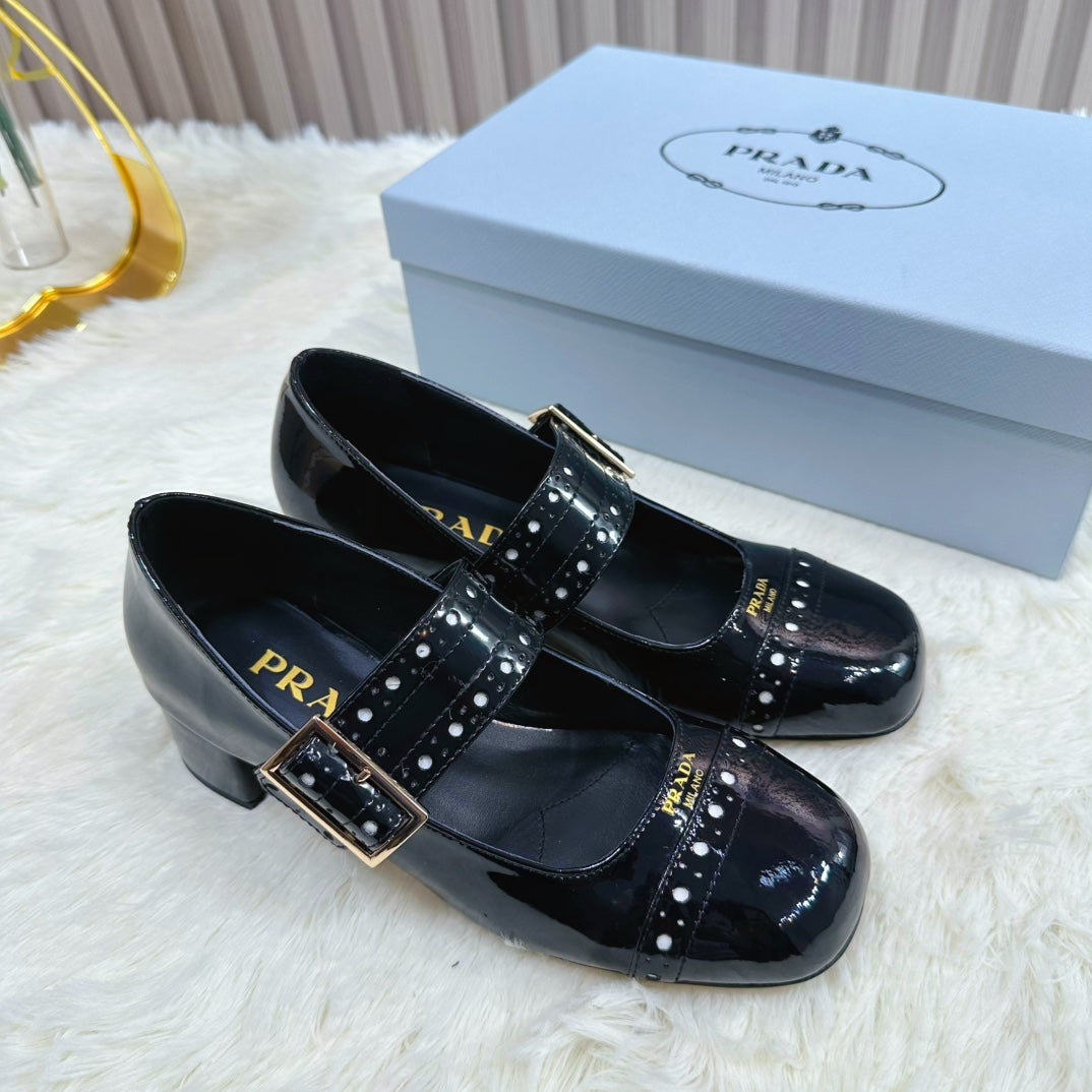 PRADA 26S ROUND TOE MARY JANE 40MM IN BLACK PATENT CALFSKIN WITH STUD DETAIL