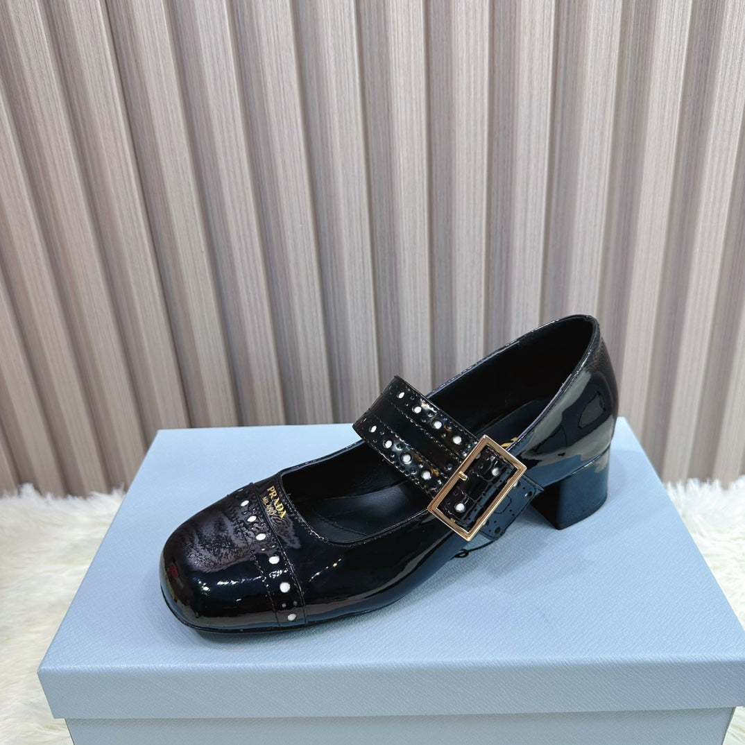 PRADA 26S ROUND TOE MARY JANE 40MM IN BLACK PATENT CALFSKIN WITH STUD DETAIL