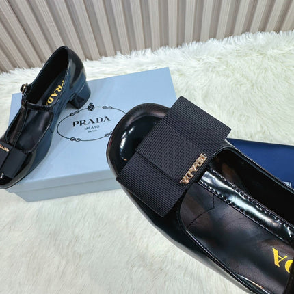 PRADA 26S T-STRAP MARY JANE PUMPS 40MM IN BLACK PATENT CALFSKIN WITH BOW