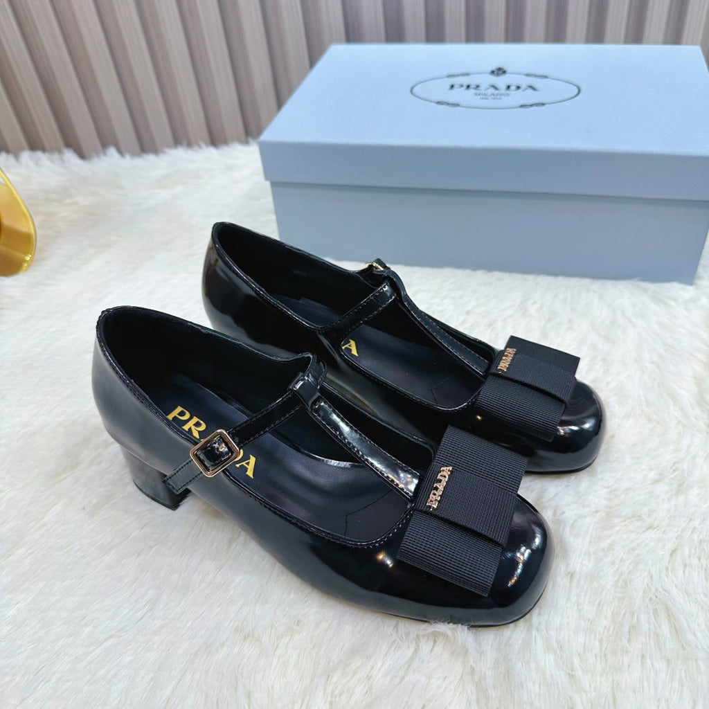 PRADA 26S T-STRAP MARY JANE PUMPS 40MM IN BLACK PATENT CALFSKIN WITH BOW