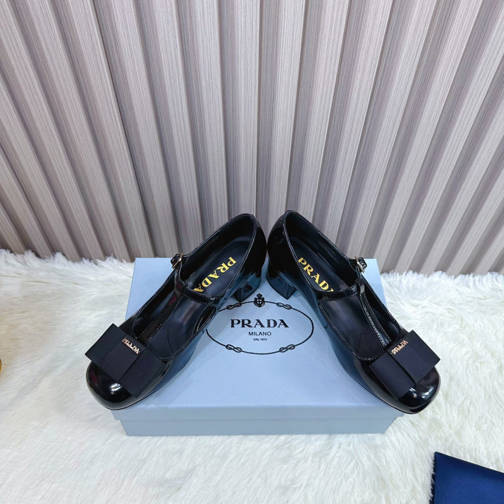 PRADA 26S T-STRAP MARY JANE PUMPS 40MM IN BLACK PATENT CALFSKIN WITH BOW