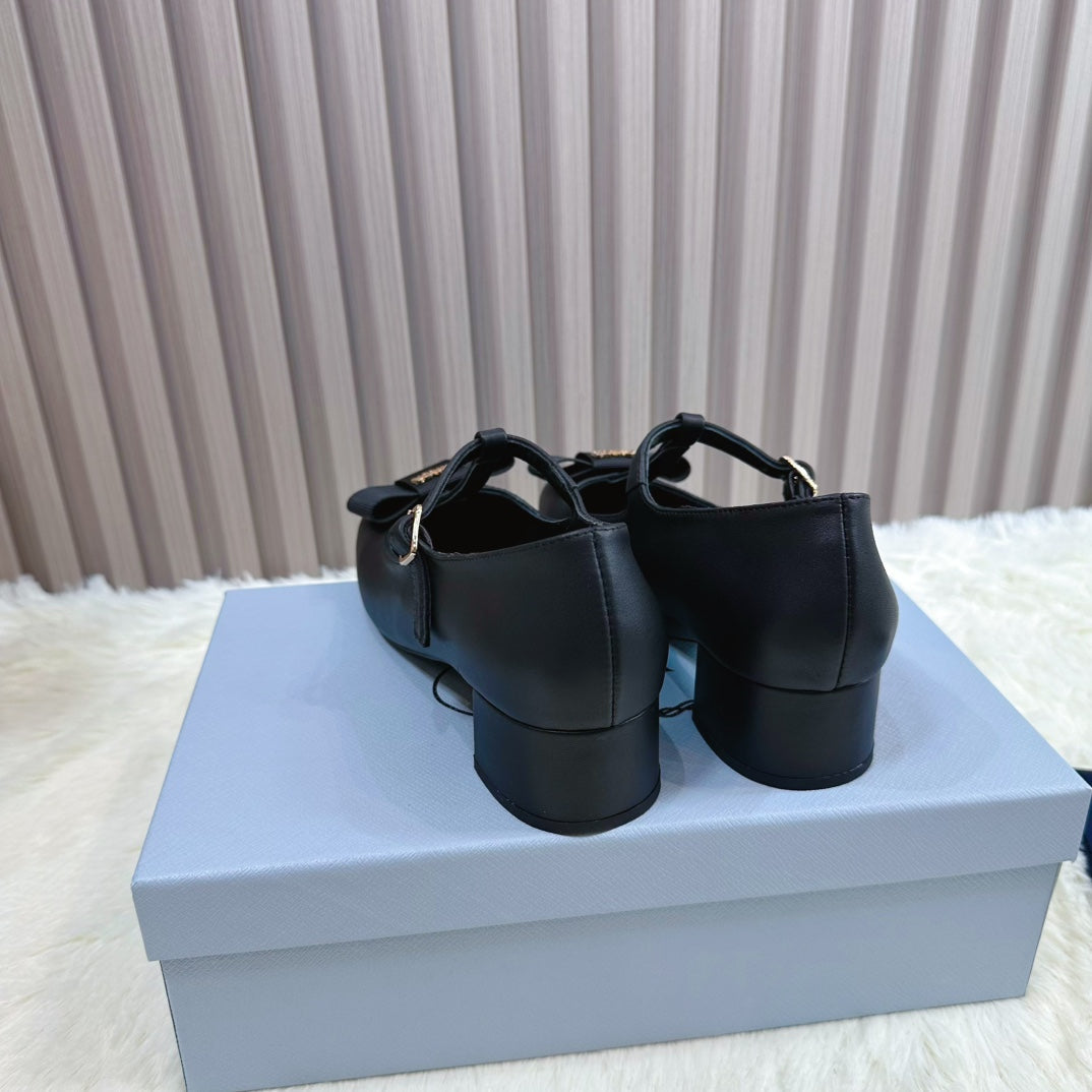 PRADA 26S T-STRAP MARY JANE PUMPS 40MM IN BLACK CALFSKIN WITH BOW