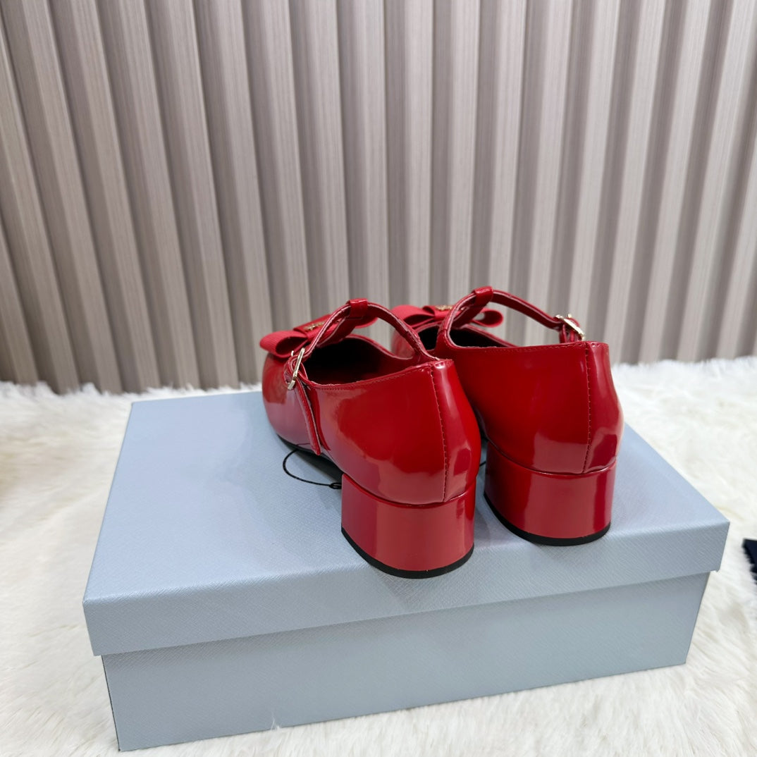 PRADA 26S T-STRAP MARY JANE PUMPS 40MM IN RED PATENT CALFSKIN WITH BOW