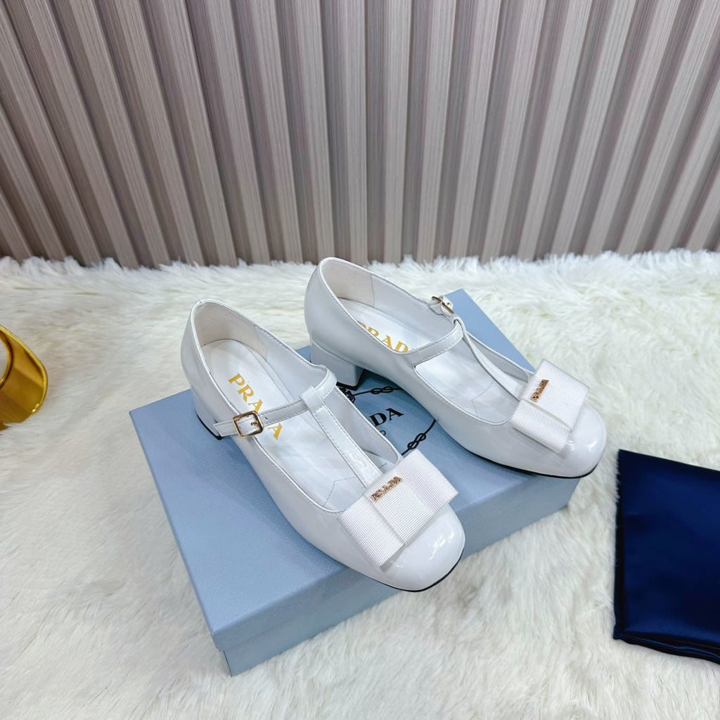 PRADA 26S T-STRAP MARY JANE PUMPS 40MM IN LIGHT BLUE PATENT CALFSKIN WITH BOW