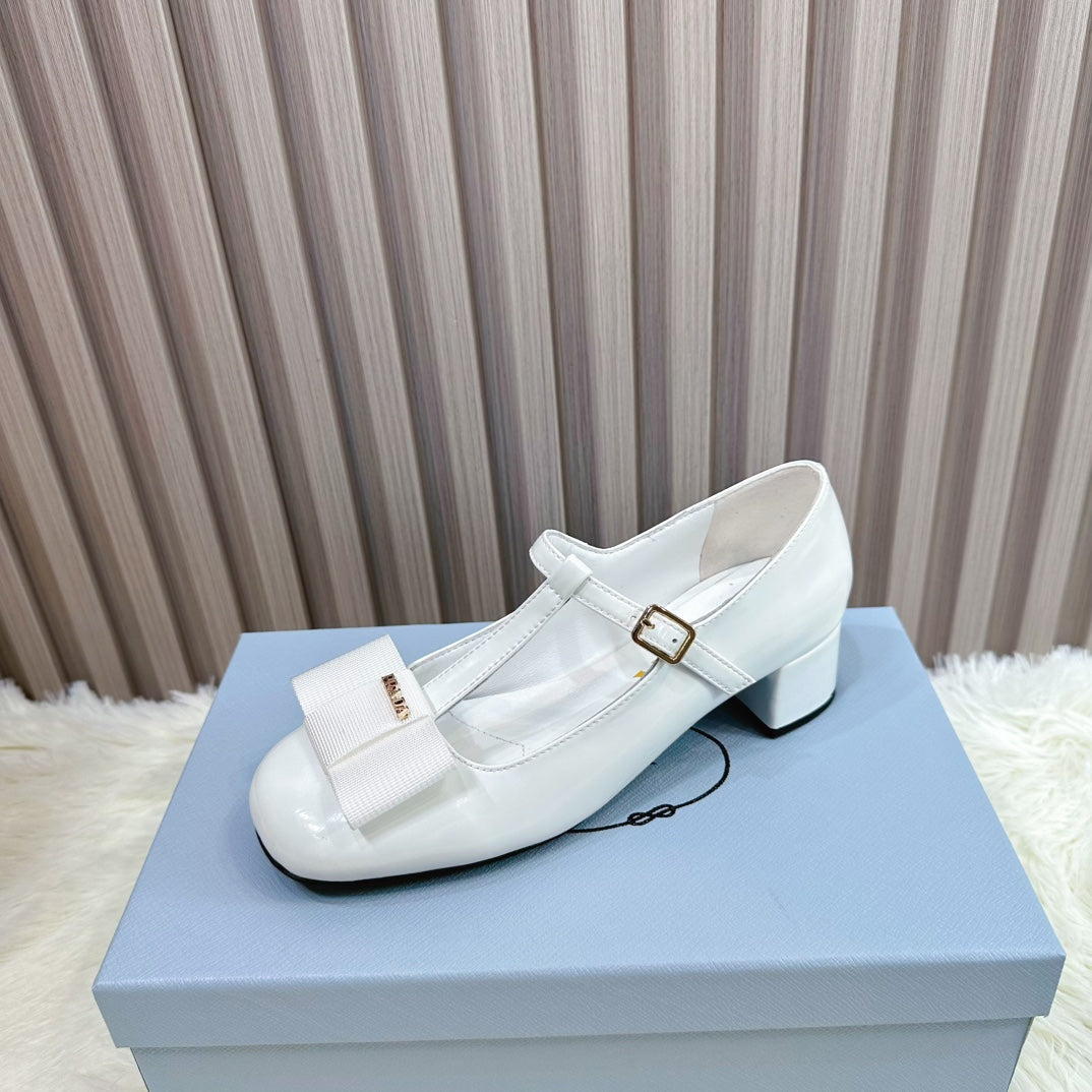 PRADA 26S T-STRAP MARY JANE PUMPS 40MM IN LIGHT BLUE PATENT CALFSKIN WITH BOW
