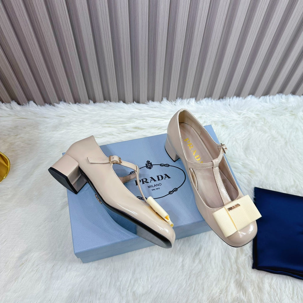 PRADA 26S T-STRAP MARY JANE PUMPS 40MM IN BEIGE PATENT CALFSKIN WITH BOW