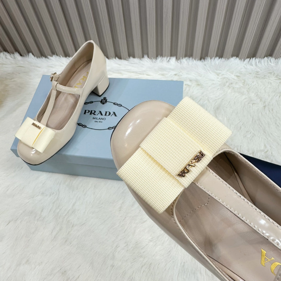 PRADA 26S T-STRAP MARY JANE PUMPS 40MM IN BEIGE PATENT CALFSKIN WITH BOW