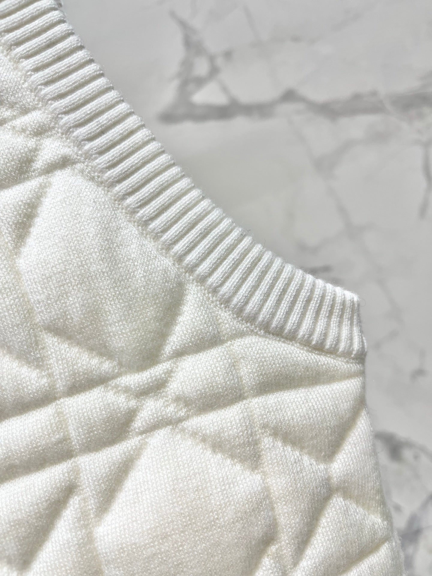 DIOR 26S DIAMOND-PATTERN KNIT VEST 947