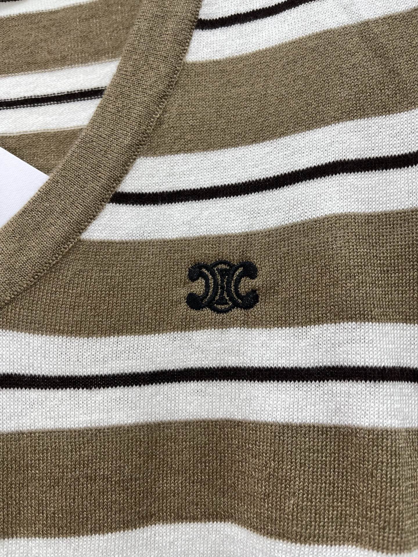 CELINE 26S V NECK SHORT SLEEVE T-SHIRT 207