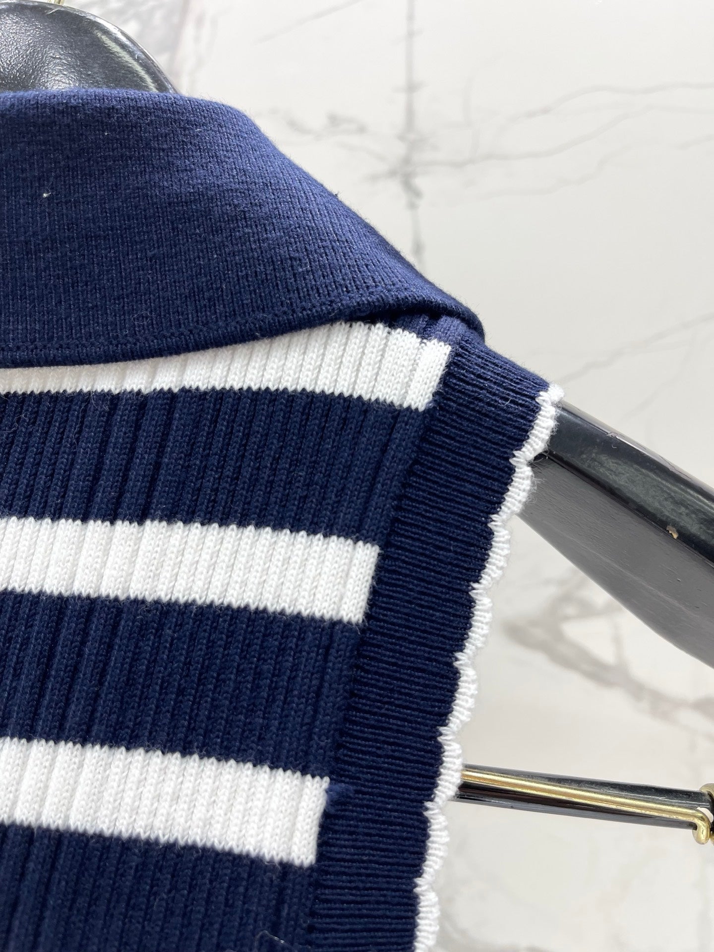 THOM 26S SLEEVELESS POLO KNIT TOP STYLE 255