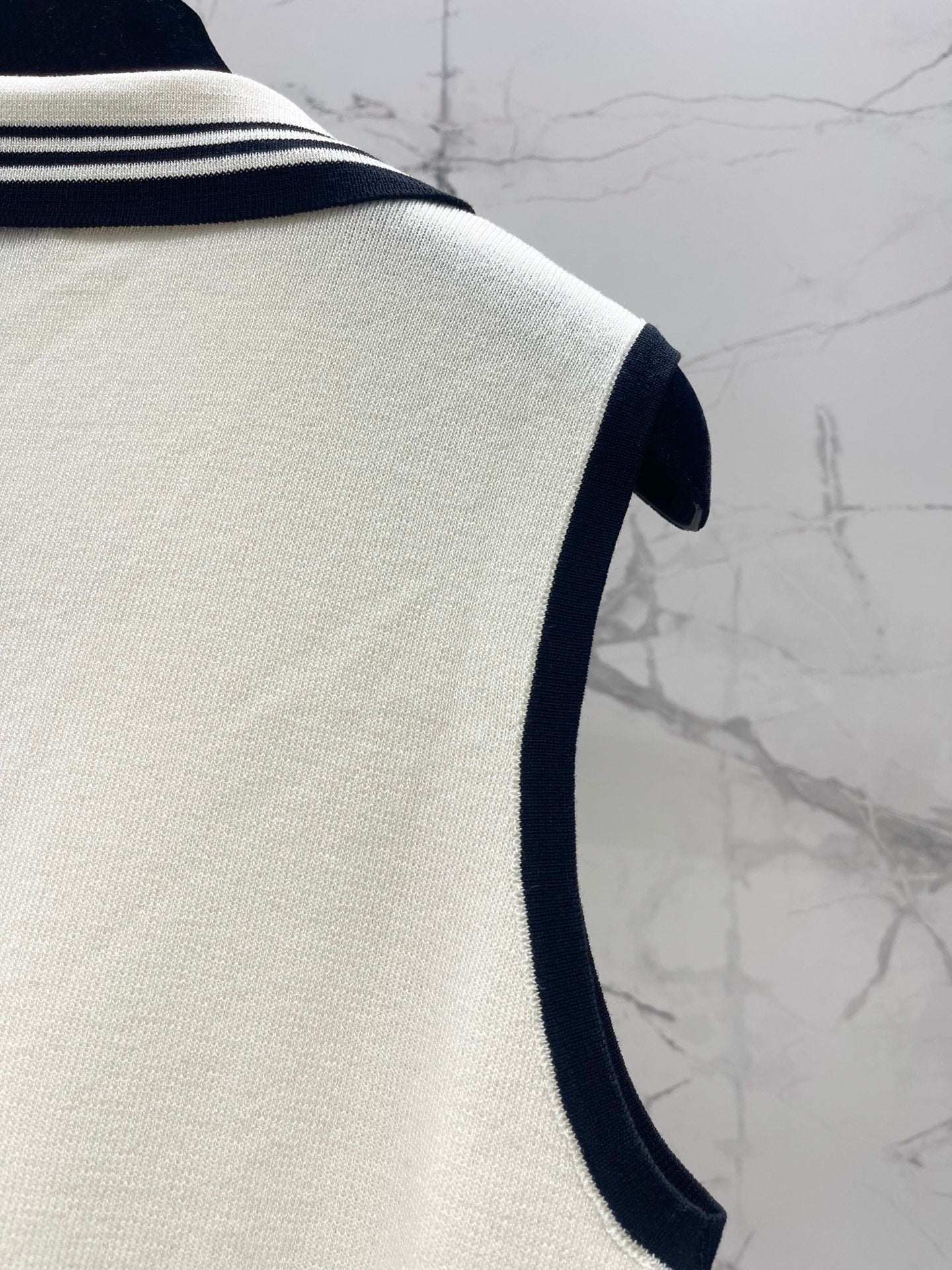 CHANEL 26S SLEEVELESS KNIT TOP 1417