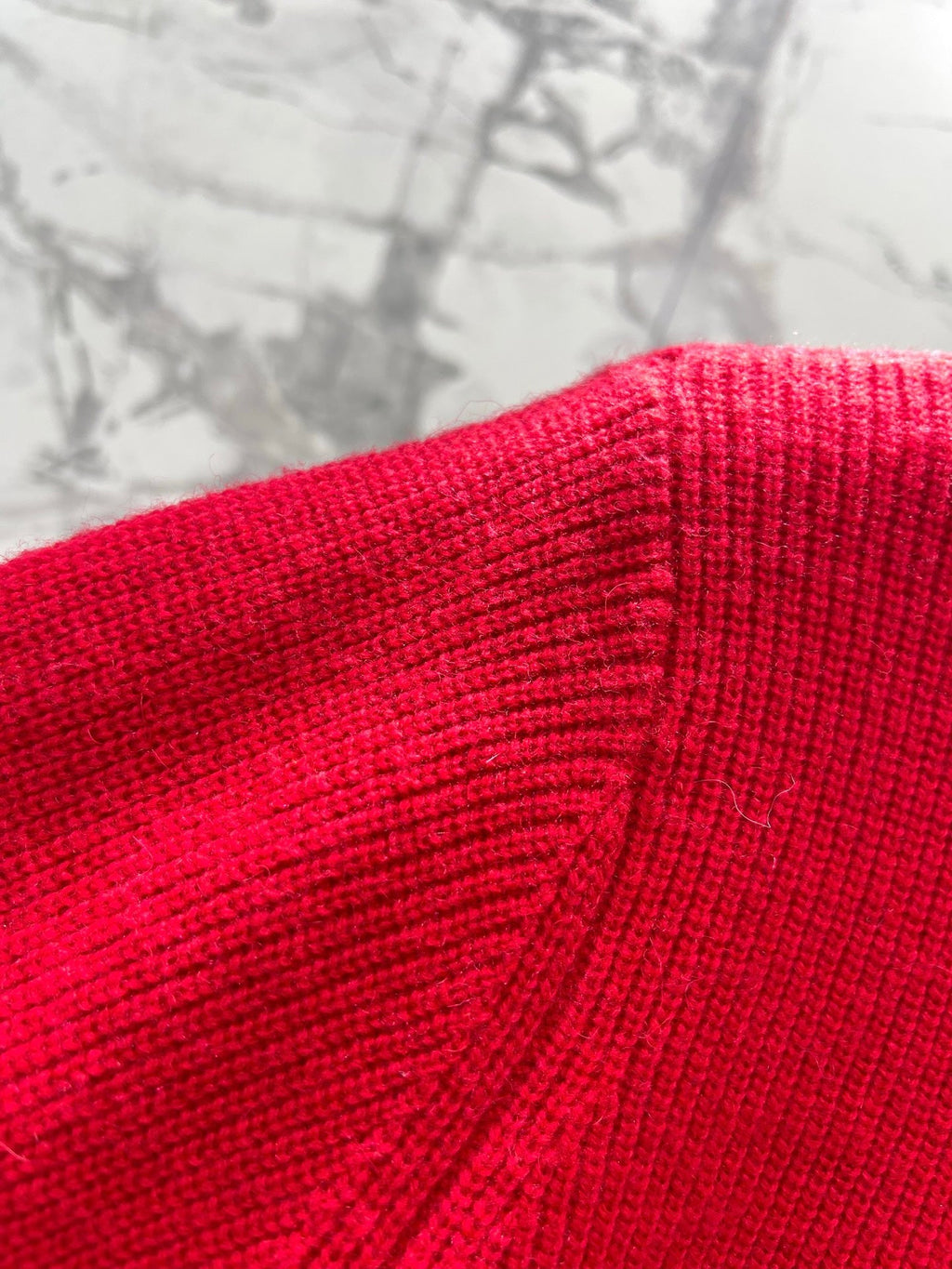 LOEWE 26S V-NECK KNITTED SWEATER 553