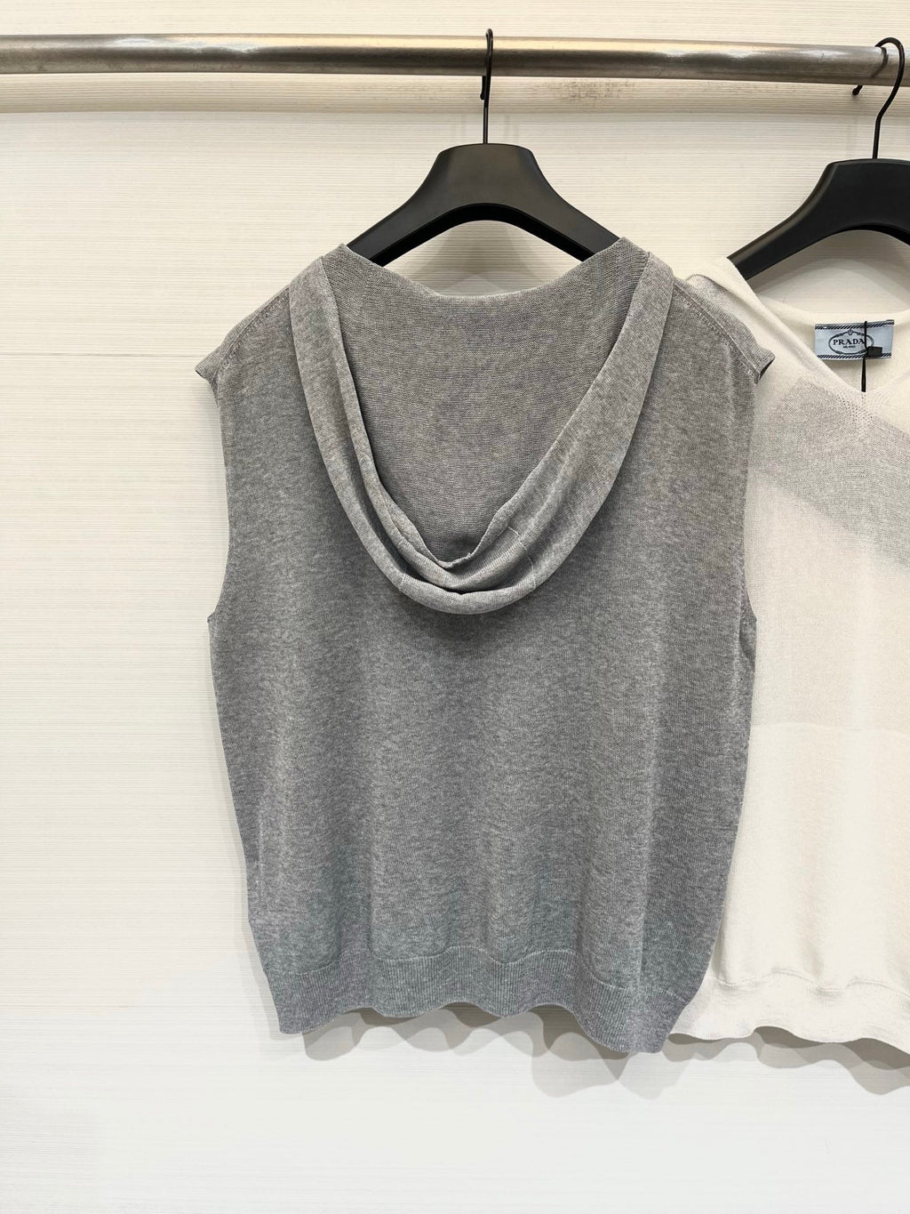 PRADA 26S HOODED SLEEVELESS KNIT TOP 1021