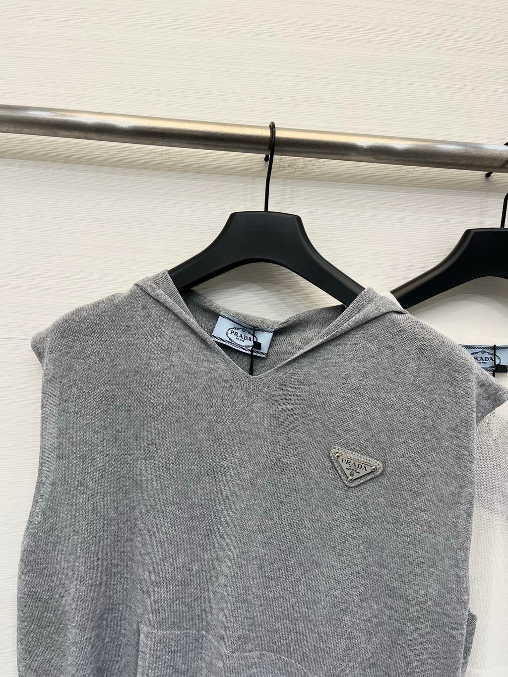 PRADA 26S HOODED SLEEVELESS KNIT TOP 1021