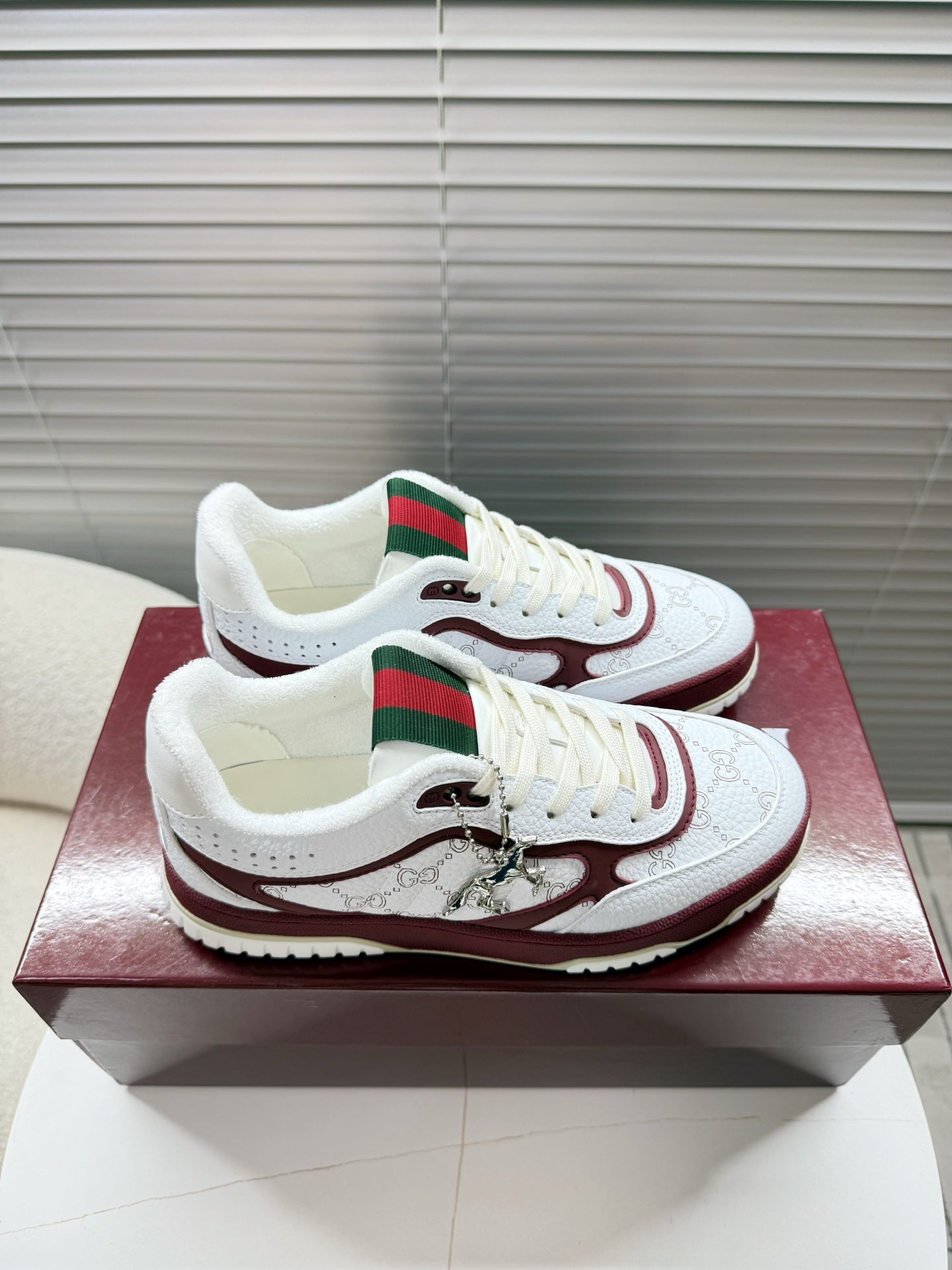 GUCCI 26S MAC80 SNEAKER IN WHITE AND RED LEATHER