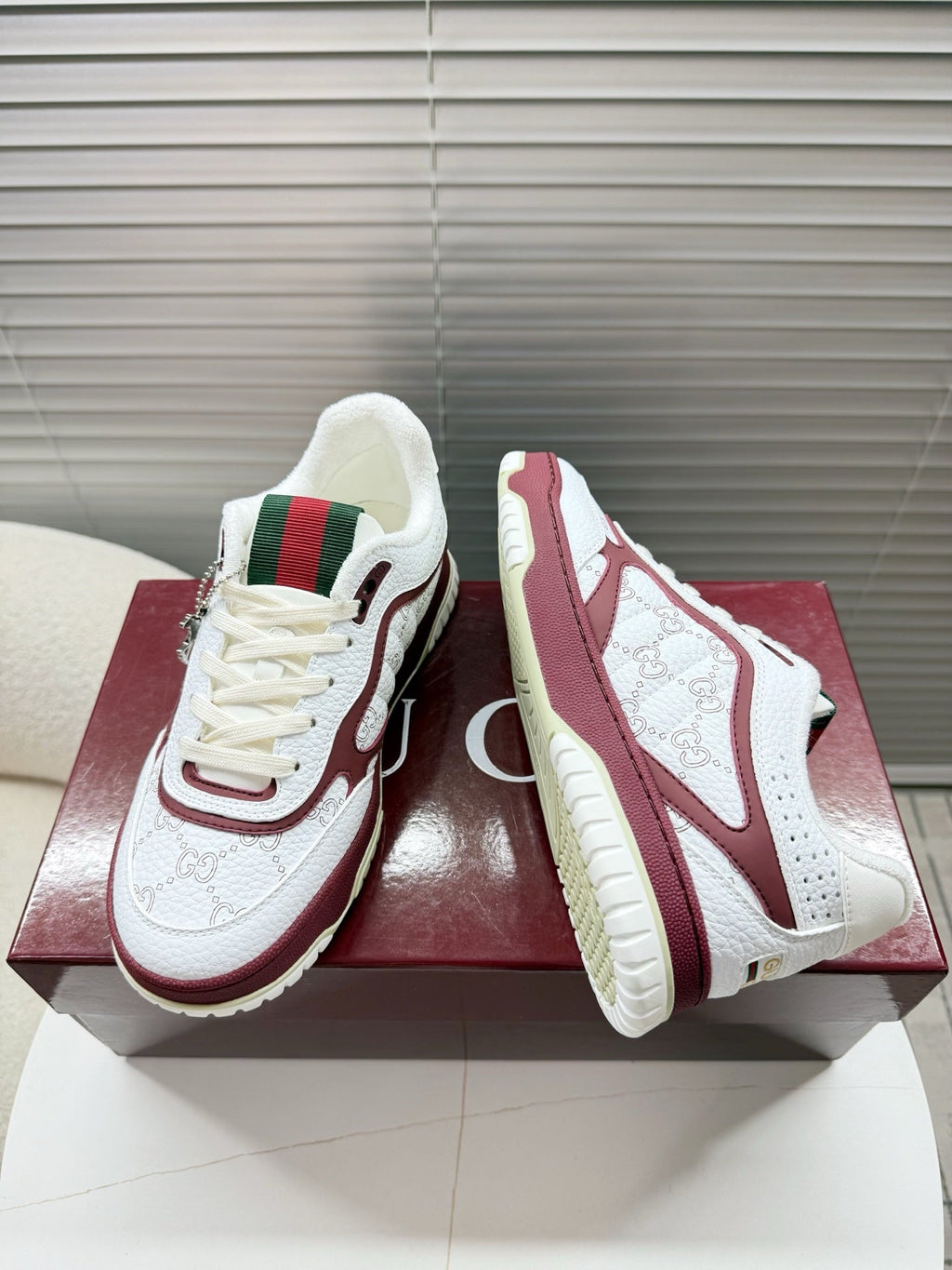 GUCCI 26S MAC80 SNEAKER IN WHITE AND RED LEATHER