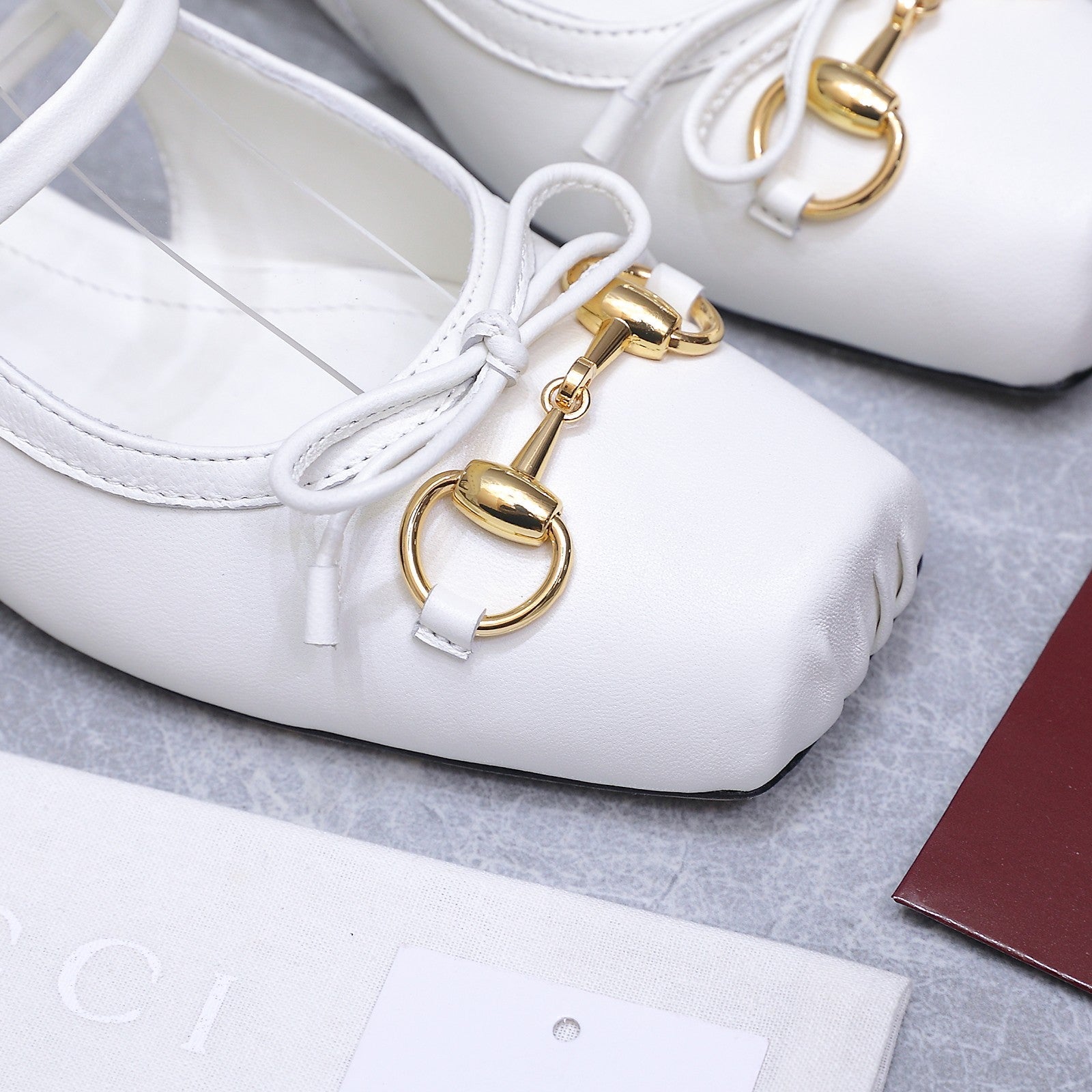 GUCCI 26S SLINGBACK PUMPS IN WHITE CALFSKIN GOLD HARDWARE