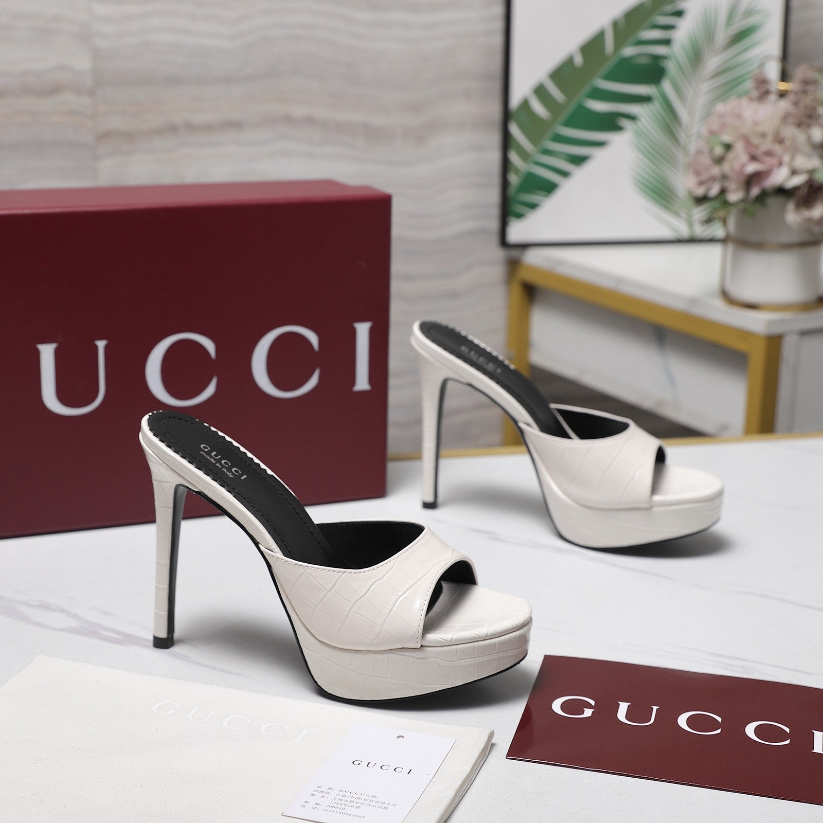 GUCCI 26S HEELED SLIDE SANDALS 120MM IN WHITE CROCODILE EMBOSSED PATENT CALFSKIN