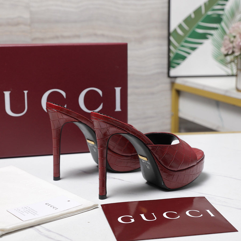 GUCCI 26S HEELED SLIDE SANDALS 120MM IN DARK RED CROCODILE EMBOSSED PATENT CALFSKIN