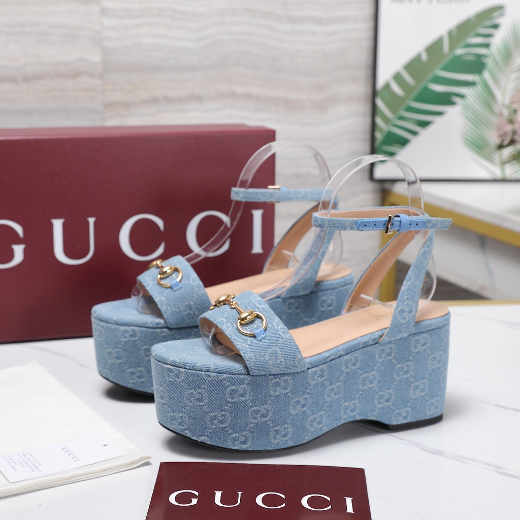 GUCCI 26S WEDGE SANDALS 80 MM IN LIGHT BLUE GG DENIM GOLD HARDWARE