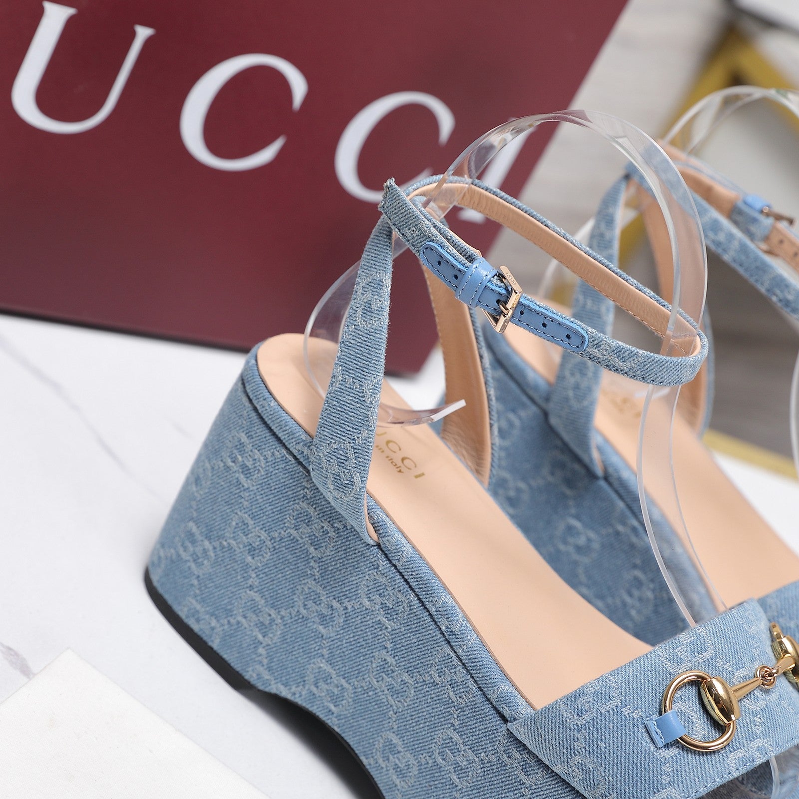 GUCCI 26S WEDGE SANDALS 80 MM IN LIGHT BLUE GG DENIM GOLD HARDWARE