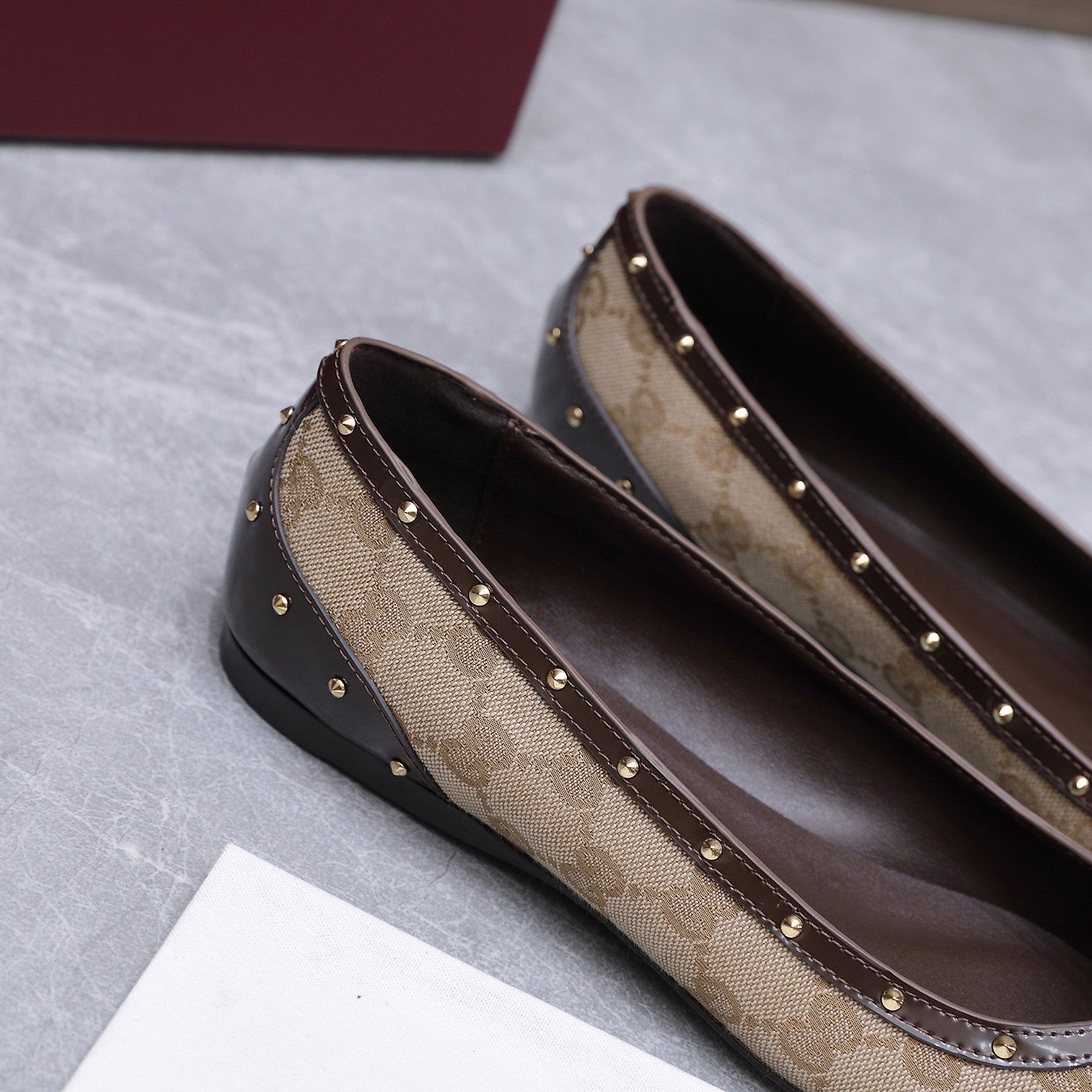 GUCCI 26S SAVOY BALLERINA FLATS IN BEIGE CANVAS AND CALFSKIN WITH STUDDED TRIM