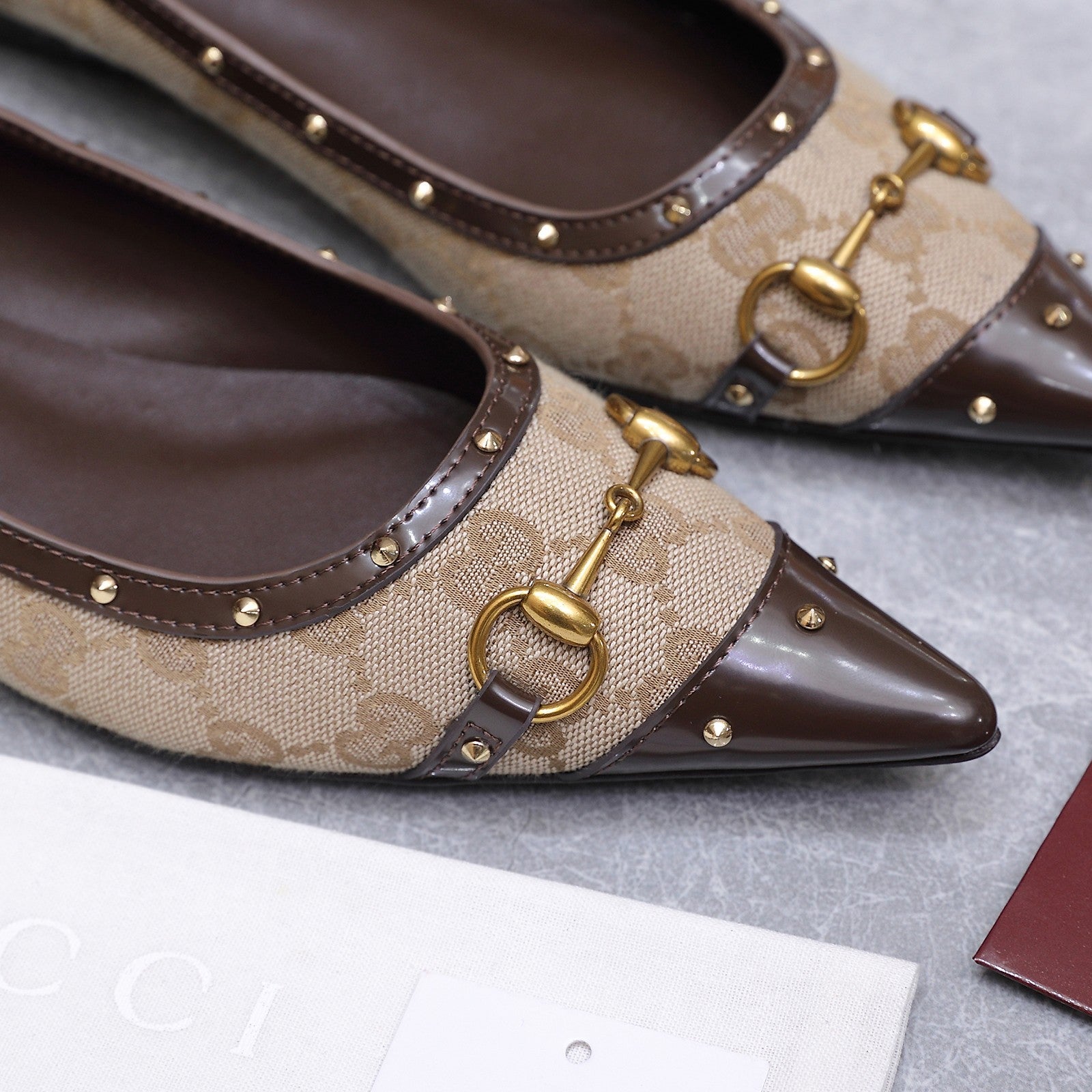 GUCCI 26S SAVOY BALLERINA FLATS IN BEIGE CANVAS AND CALFSKIN WITH STUDDED TRIM