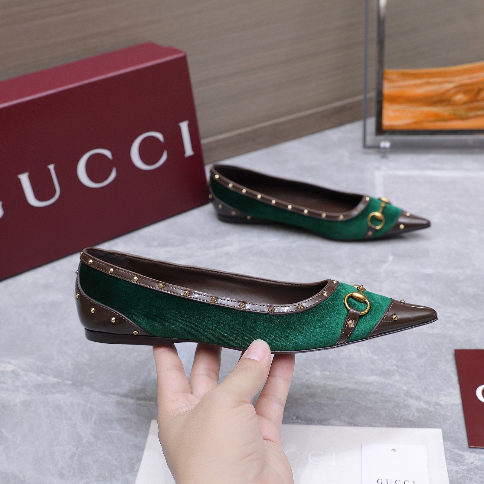 GUCCI 26S SAVOY BALLERINA FLATS IN EMERALD GREEN VELVET AND CALFSKIN WITH STUDDED TRIM