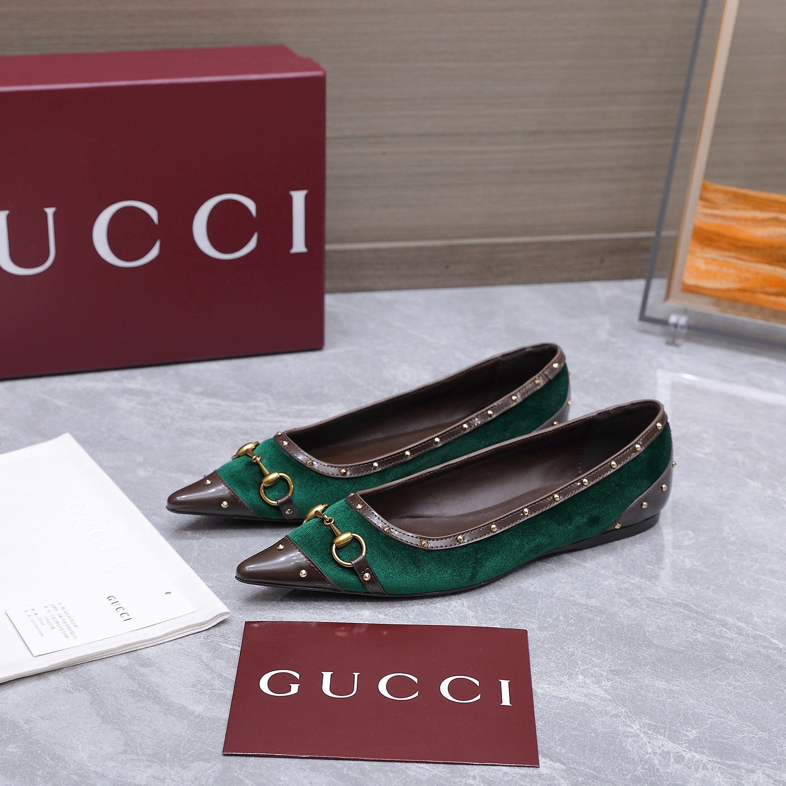 GUCCI 26S SAVOY BALLERINA FLATS IN EMERALD GREEN VELVET AND CALFSKIN WITH STUDDED TRIM