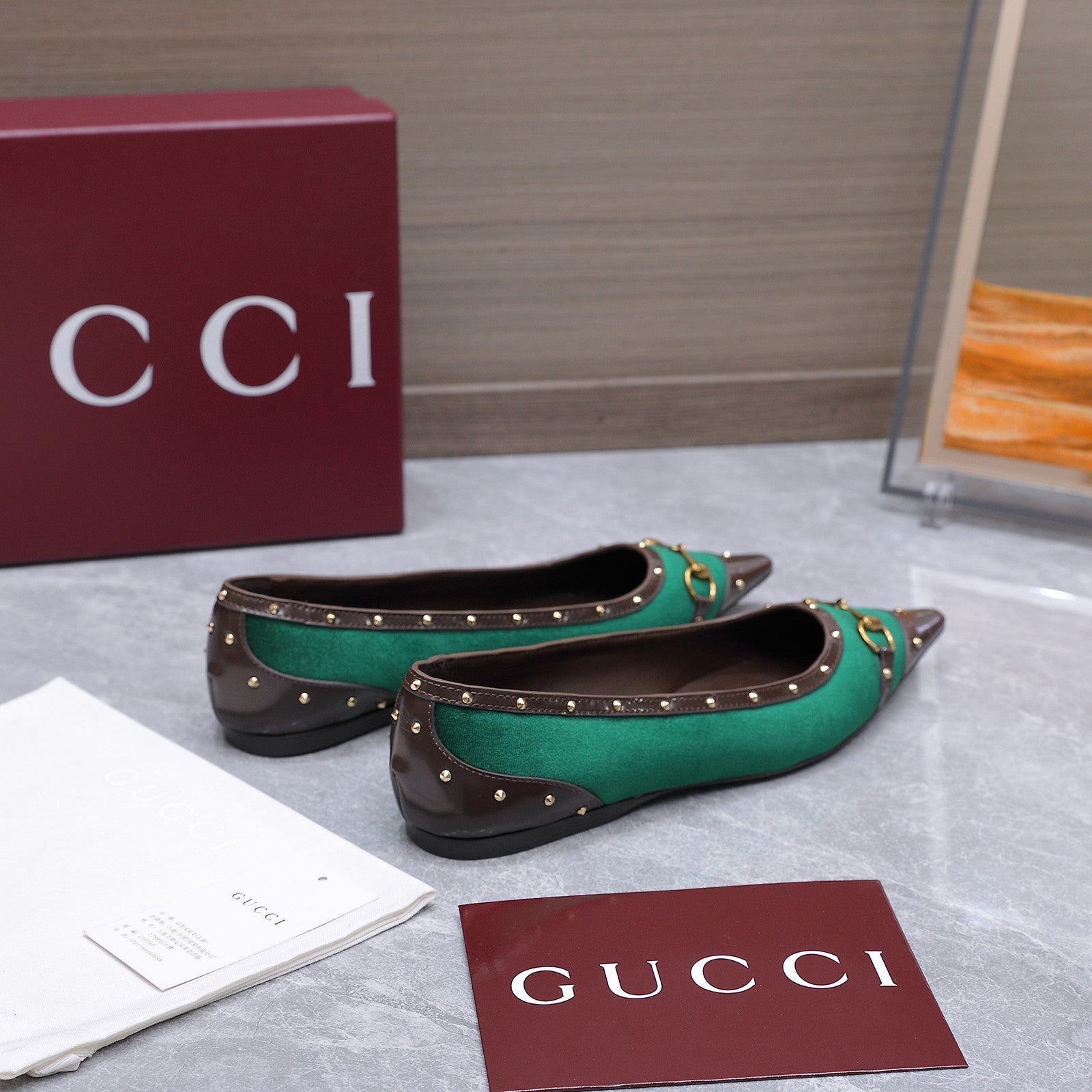 GUCCI 26S SAVOY BALLERINA FLATS IN EMERALD GREEN VELVET AND CALFSKIN WITH STUDDED TRIM