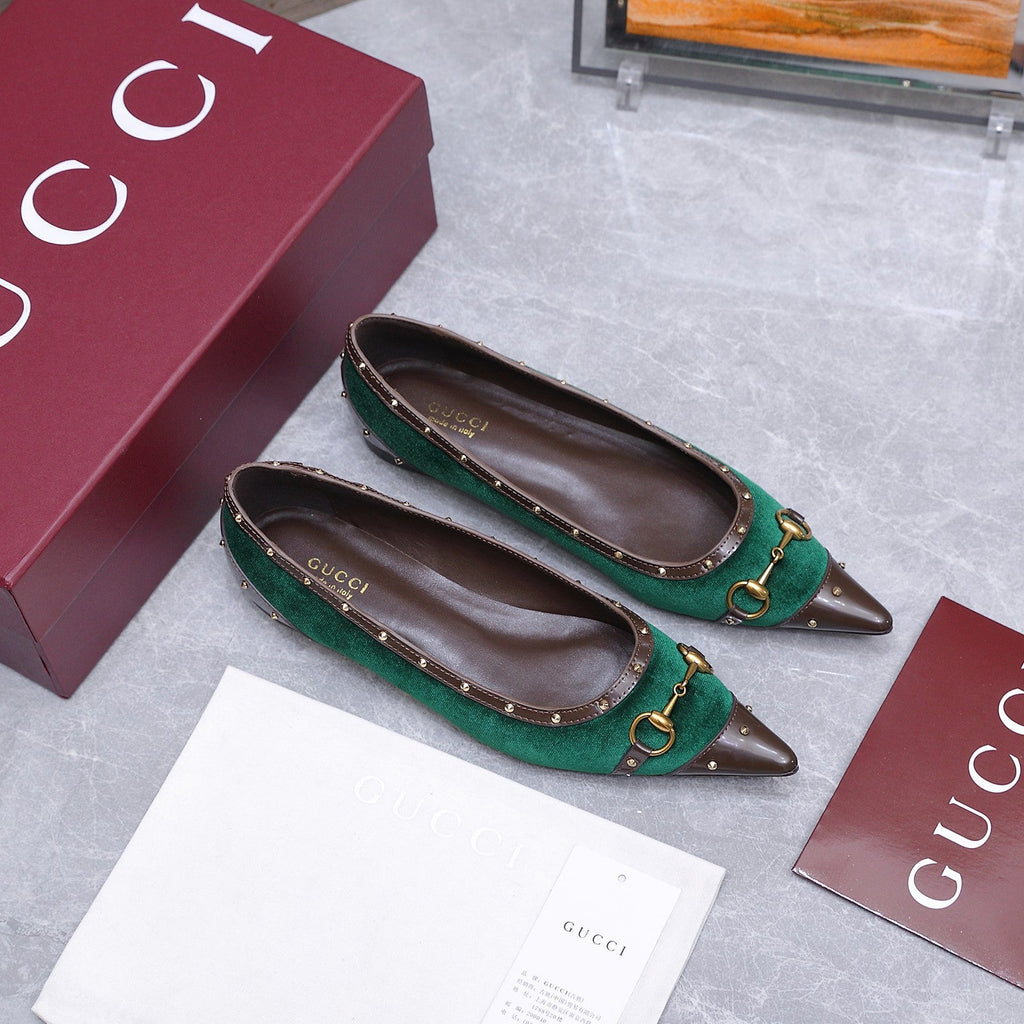 GUCCI 26S SAVOY BALLERINA FLATS IN EMERALD GREEN VELVET AND CALFSKIN WITH STUDDED TRIM