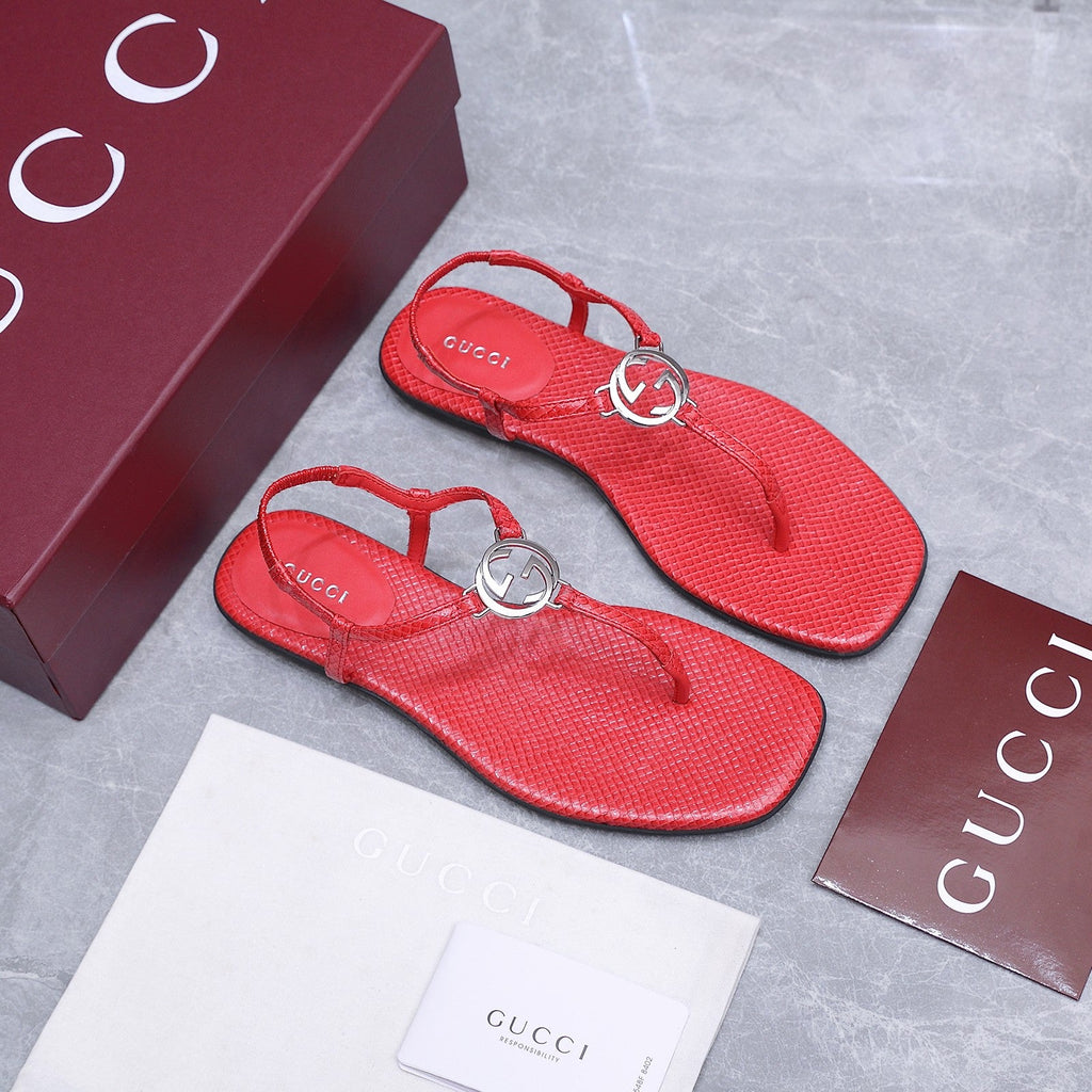 GUCCI 26S INTERLOCKING G THONG SANDALS IN CORAL RED LIZARD EMBOSSED CALFSKIN