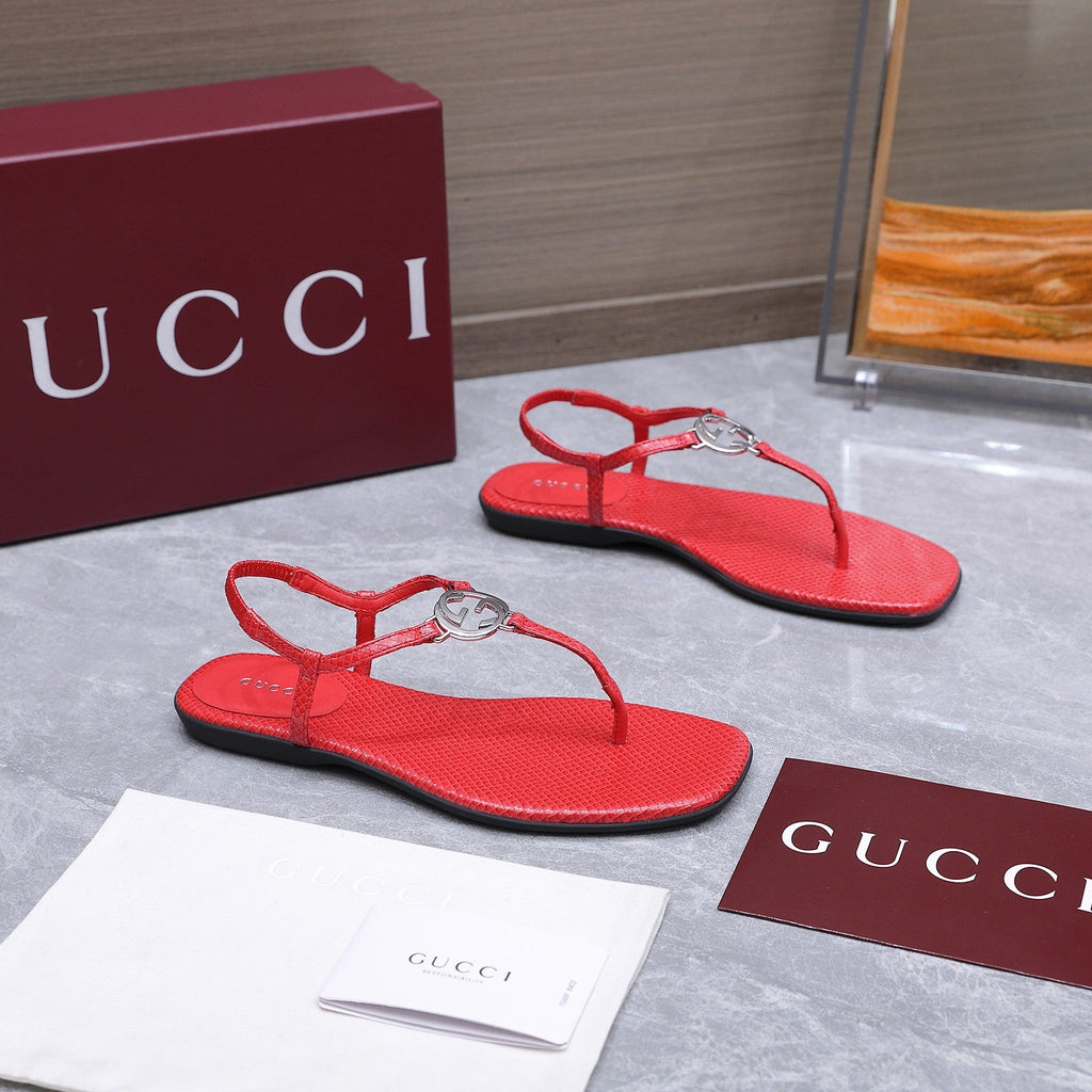GUCCI 26S INTERLOCKING G THONG SANDALS IN CORAL RED LIZARD EMBOSSED CALFSKIN