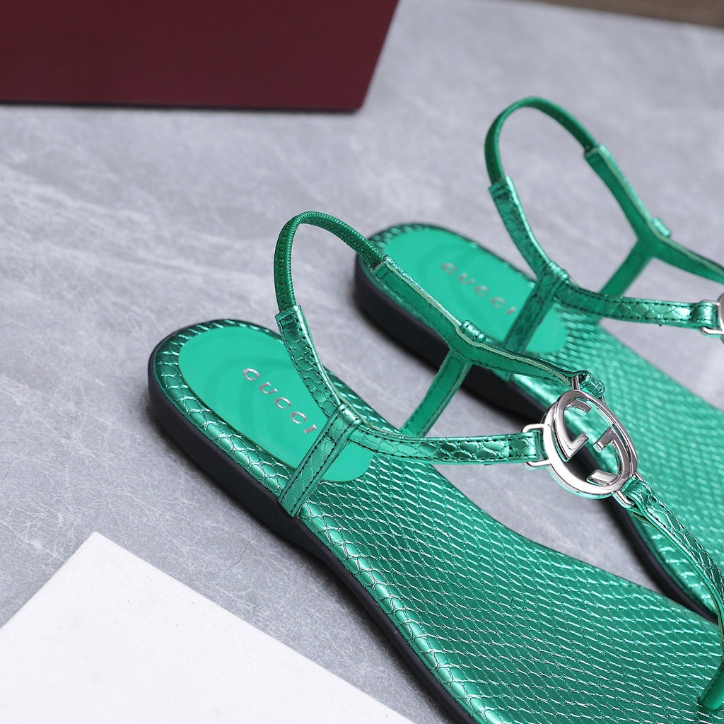 GUCCI 26S INTERLOCKING G THONG SANDALS IN EMERALD GREEN LIZARD EMBOSSED CALFSKIN