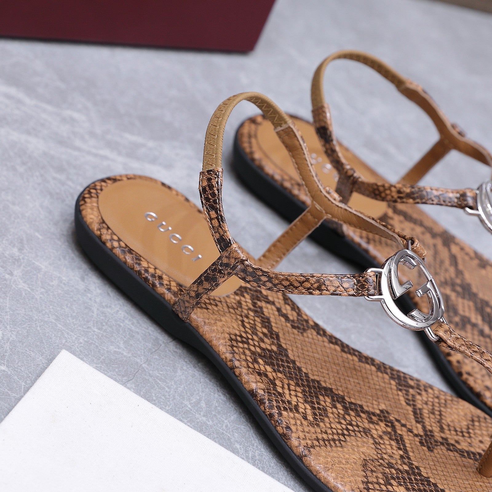 GUCCI 26S INTERLOCKING G THONG SANDALS IN BROWN PYTHON PRINT CALFSKIN