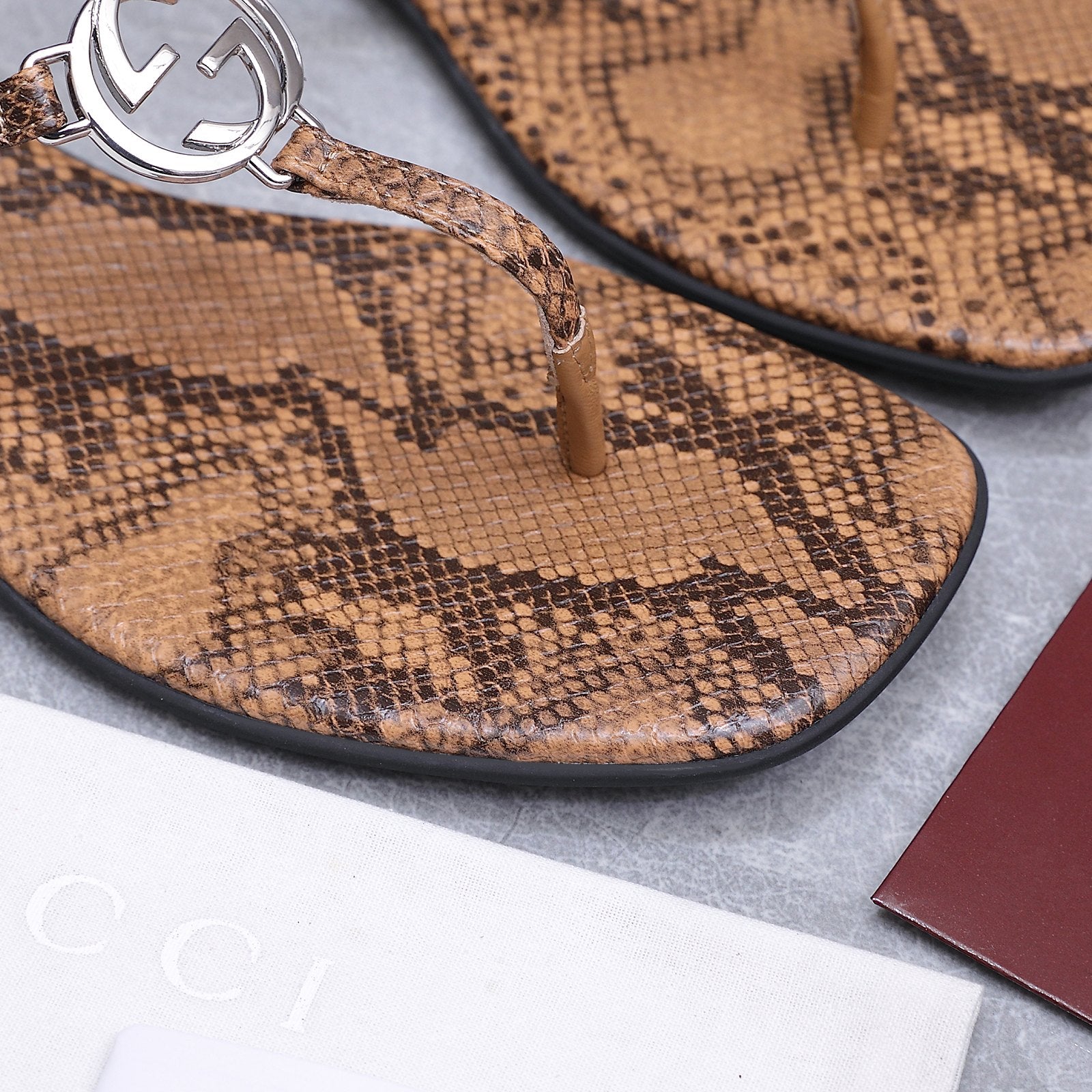 GUCCI 26S INTERLOCKING G THONG SANDALS IN BROWN PYTHON PRINT CALFSKIN